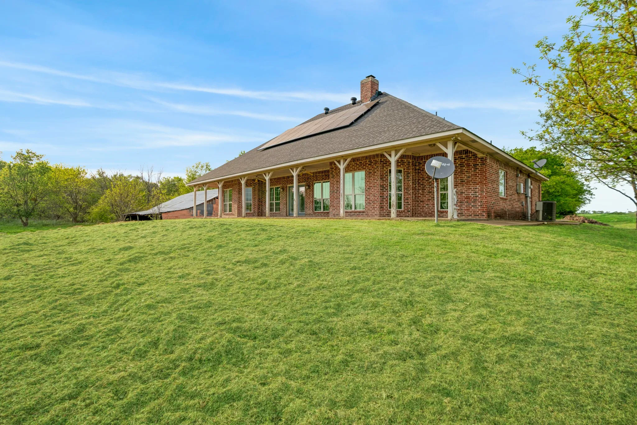 Farm For Sale in Hunt County , 6559 FM 2068, Commerce, Texas 75428, 3 Bedroom, 2 Bathroom, Garage spaces, 2,614 Sqft, built in 2007, mls#21093375, Real Estate Agent in Commerce, Homes For Sale in Hunt county, Homes For Sale in Commerce, Realtor in Commerce Texas, Real Estate Brokerage Independent Realty Texas, Luminita Cordes Realtor
