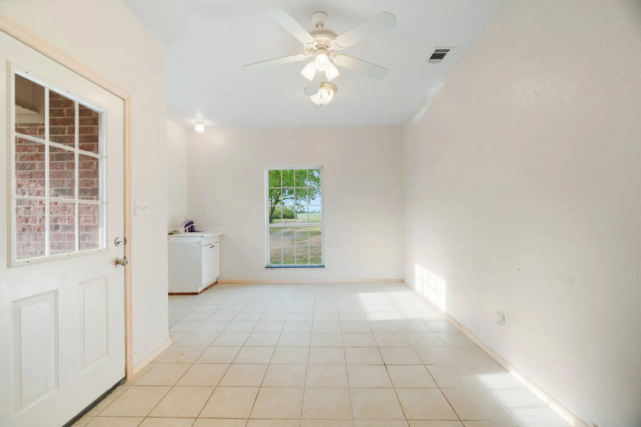 Farm For Sale in Hunt County , 6559 FM 2068, Commerce, Texas 75428, 3 Bedroom, 2 Bathroom, Garage spaces, 2,614 Sqft, built in 2007, mls#21093375, Real Estate Agent in Commerce, Homes For Sale in Hunt county, Homes For Sale in Commerce, Realtor in Commerce Texas, Real Estate Brokerage Independent Realty Texas, Luminita Cordes Realtor