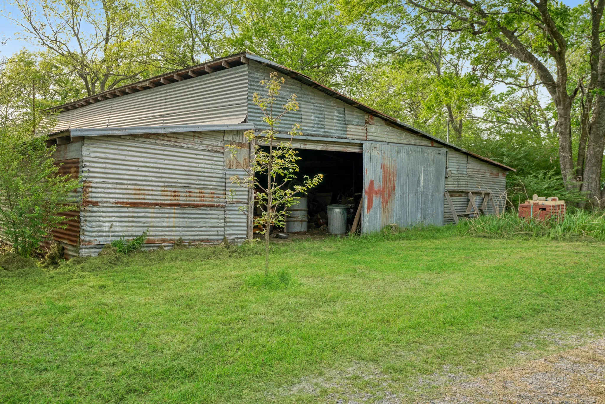 Farm For Sale in Hunt County , 6559 FM 2068, Commerce, Texas 75428, 3 Bedroom, 2 Bathroom, Garage spaces, 2,614 Sqft, built in 2007, mls#21093375, Real Estate Agent in Commerce, Homes For Sale in Hunt county, Homes For Sale in Commerce, Realtor in Commerce Texas, Real Estate Brokerage Independent Realty Texas, Luminita Cordes Realtor