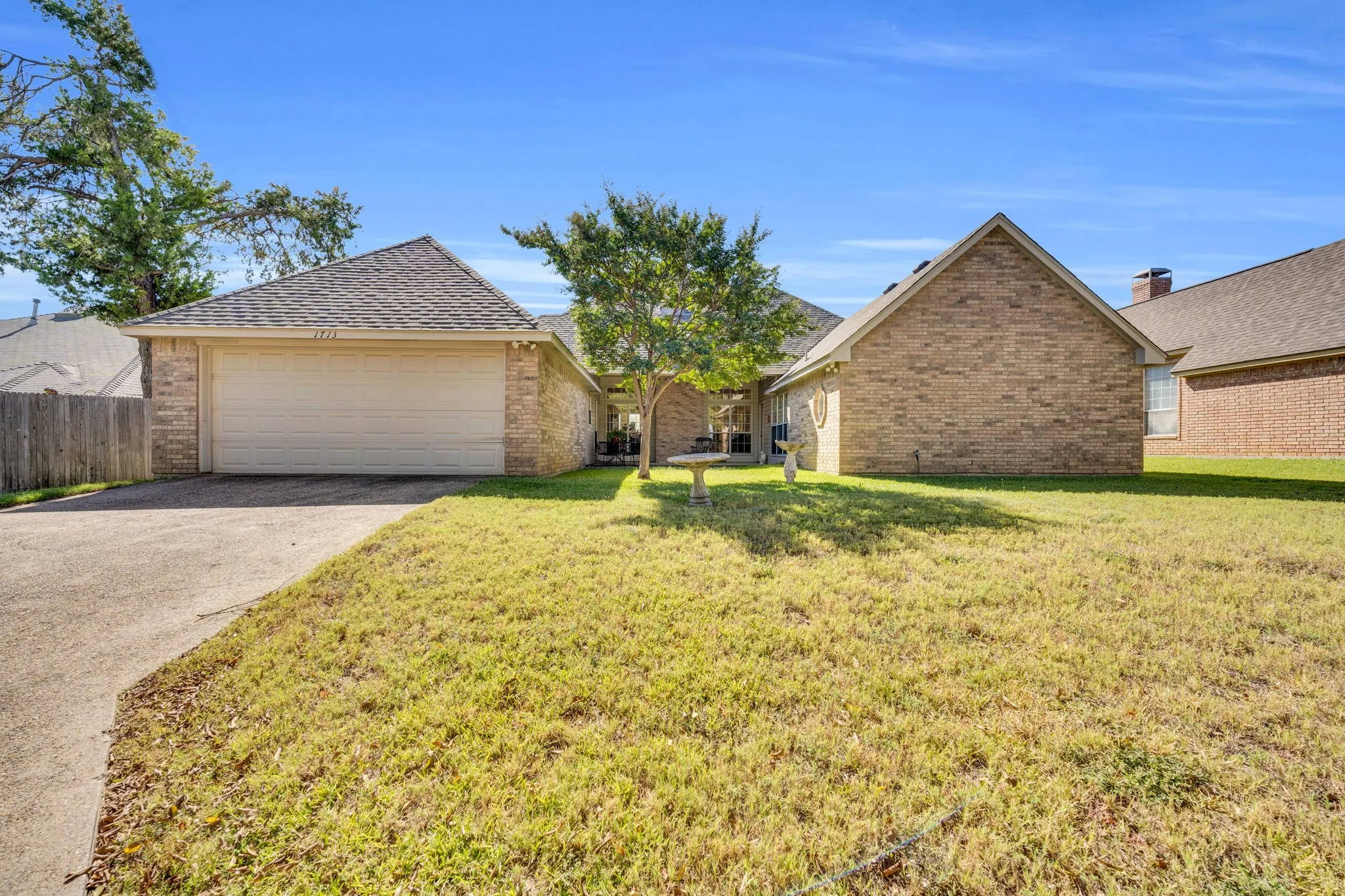 Single Family Residence For Sale in Dallas County , 1713 Turtle Point Drive, De Soto, Texas 75115, 4 Bedroom, 3 Bathroom, 2 Garage spaces, 2,597 Sqft, built in 1993, mls#21093408, Real Estate Agent in De Soto, Homes For Sale in Dallas county, Homes For Sale in De Soto, Realtor in De Soto Texas, Real Estate Brokerage Independent Realty Texas, Luminita Cordes Realtor