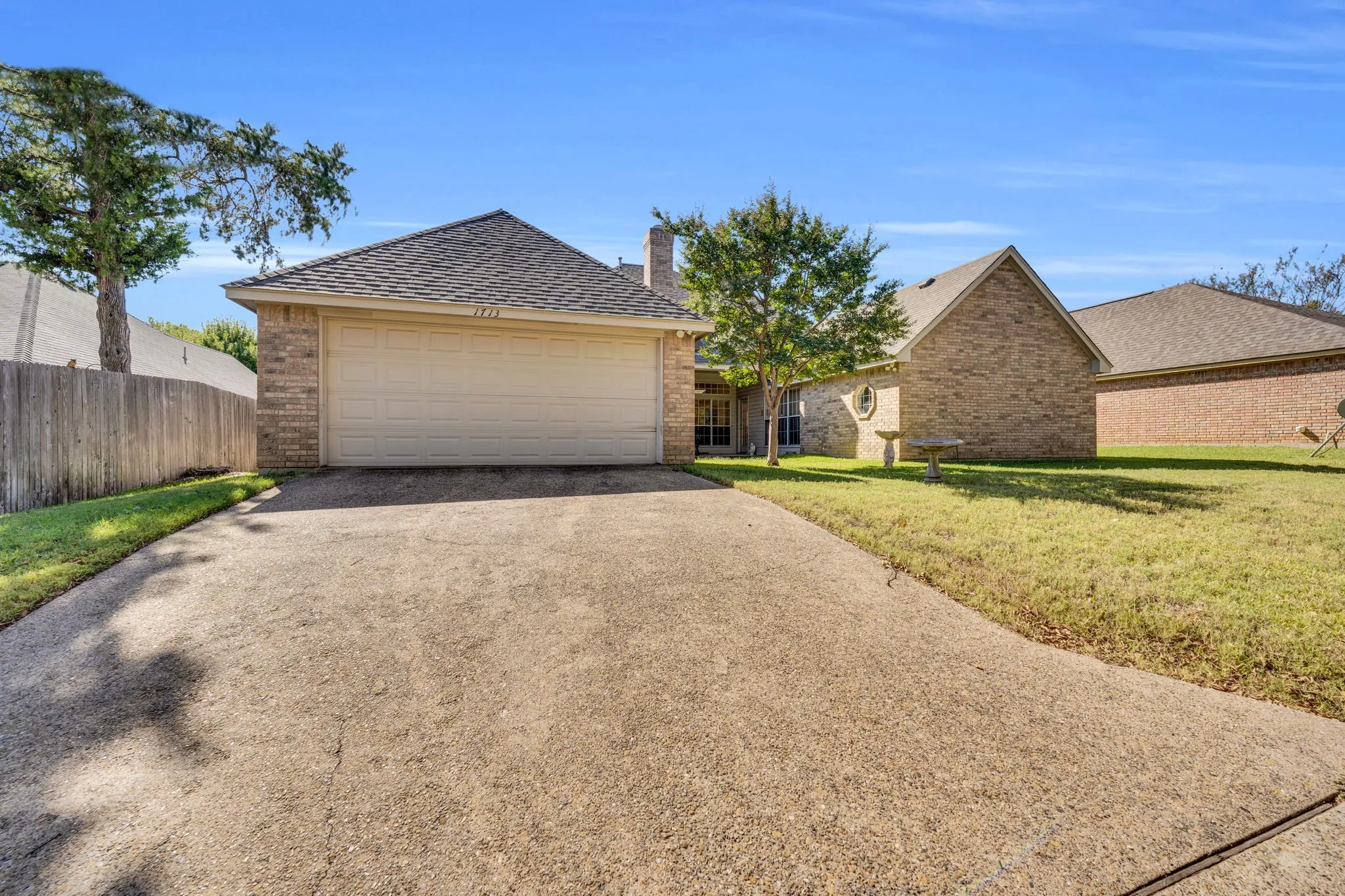 Single Family Residence For Sale in Dallas County , 1713 Turtle Point Drive, De Soto, Texas 75115, 4 Bedroom, 3 Bathroom, 2 Garage spaces, 2,597 Sqft, built in 1993, mls#21093408, Real Estate Agent in De Soto, Homes For Sale in Dallas county, Homes For Sale in De Soto, Realtor in De Soto Texas, Real Estate Brokerage Independent Realty Texas, Luminita Cordes Realtor