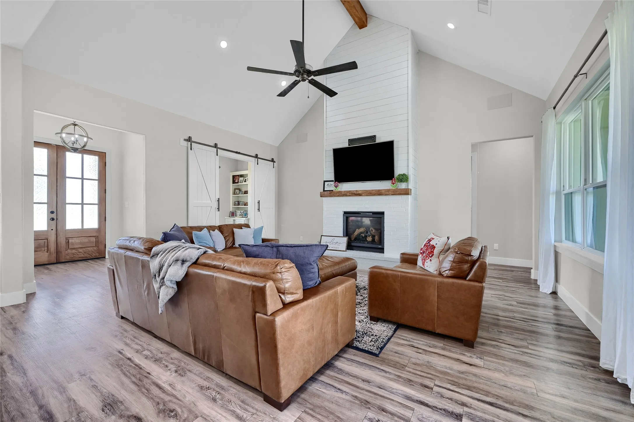 Single Family Residence For Sale in Grayson County , 1553 South Road, Whitesboro, Texas 76273, 3 Bedrooms, 3 Bathrooms, 2 Garage spaces, 2,129 Sqft, built in 2022, Price $620,000, mls#21092608, Real Estate Agent in Whitesboro, Homes For Sale in Grayson county, Homes For Sale in Whitesboro, Realtor in Whitesboro Texas, Real Estate Brokerage Independent Realty Texas, Luminita Cordes Realtor