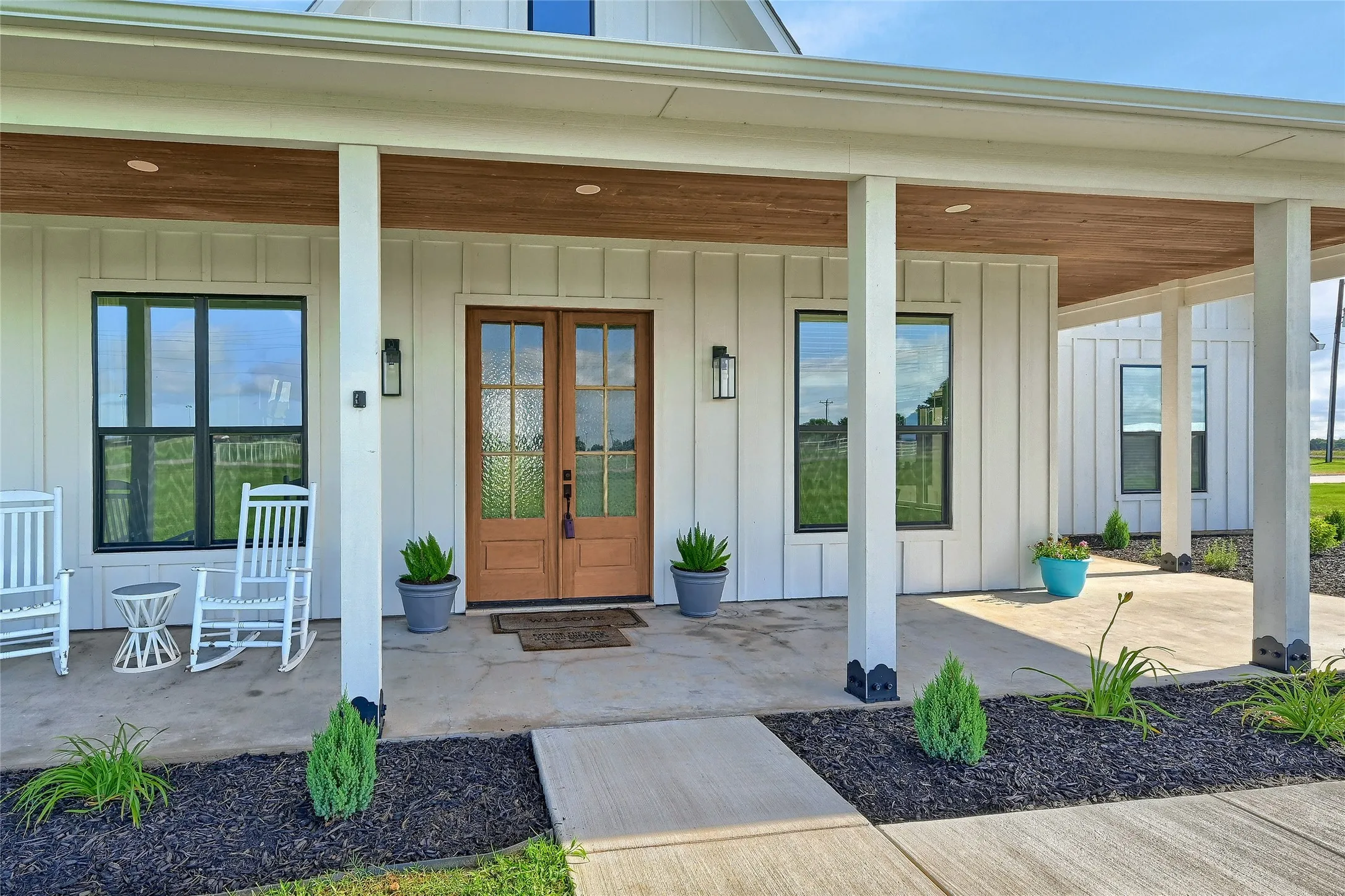 Single Family Residence For Sale in Grayson County , 1553 South Road, Whitesboro, Texas 76273, 3 Bedrooms, 3 Bathrooms, 2 Garage spaces, 2,129 Sqft, built in 2022, Price $620,000, mls#21092608, Real Estate Agent in Whitesboro, Homes For Sale in Grayson county, Homes For Sale in Whitesboro, Realtor in Whitesboro Texas, Real Estate Brokerage Independent Realty Texas, Luminita Cordes Realtor