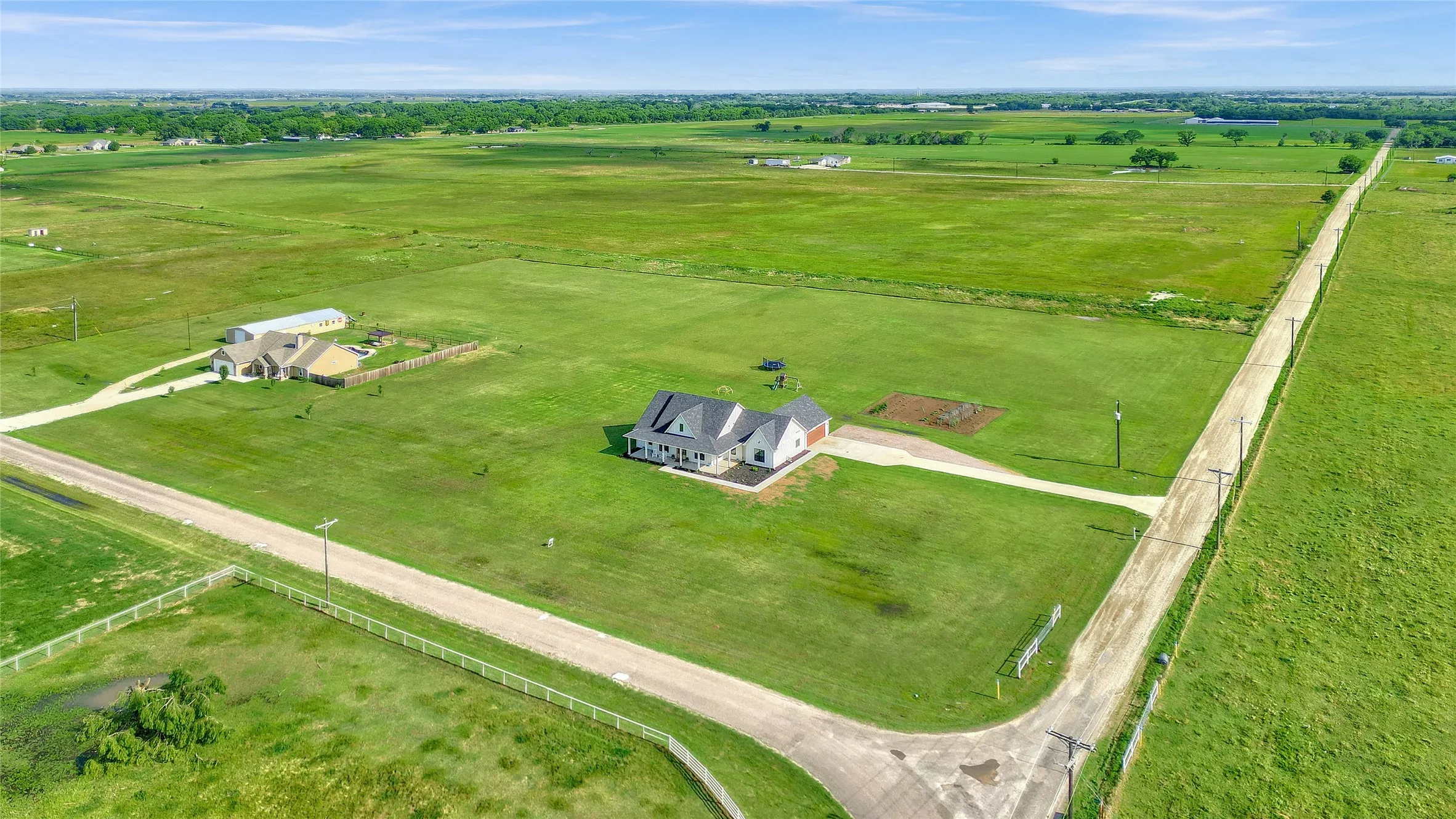 Single Family Residence For Sale in Grayson County , 1553 South Road, Whitesboro, Texas 76273, 3 Bedrooms, 3 Bathrooms, 2 Garage spaces, 2,129 Sqft, built in 2022, Price $620,000, mls#21092608, Real Estate Agent in Whitesboro, Homes For Sale in Grayson county, Homes For Sale in Whitesboro, Realtor in Whitesboro Texas, Real Estate Brokerage Independent Realty Texas, Luminita Cordes Realtor