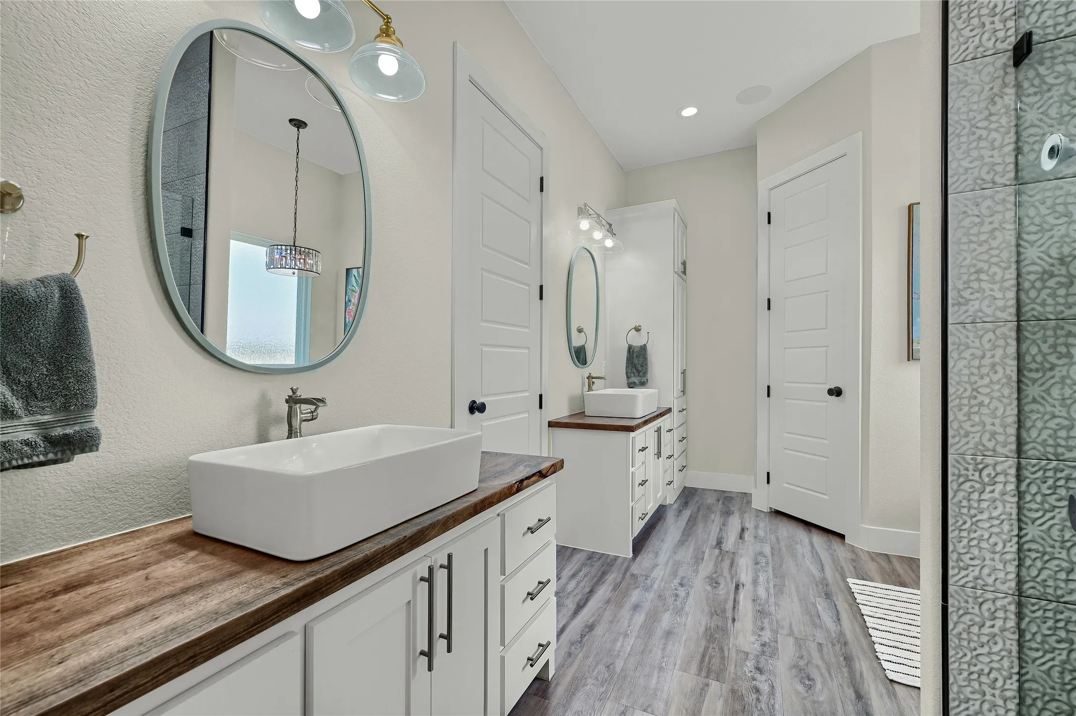 Single Family Residence For Sale in Grayson County , 1553 South Road, Whitesboro, Texas 76273, 3 Bedrooms, 3 Bathrooms, 2 Garage spaces, 2,129 Sqft, built in 2022, Price $620,000, mls#21092608, Real Estate Agent in Whitesboro, Homes For Sale in Grayson county, Homes For Sale in Whitesboro, Realtor in Whitesboro Texas, Real Estate Brokerage Independent Realty Texas, Luminita Cordes Realtor