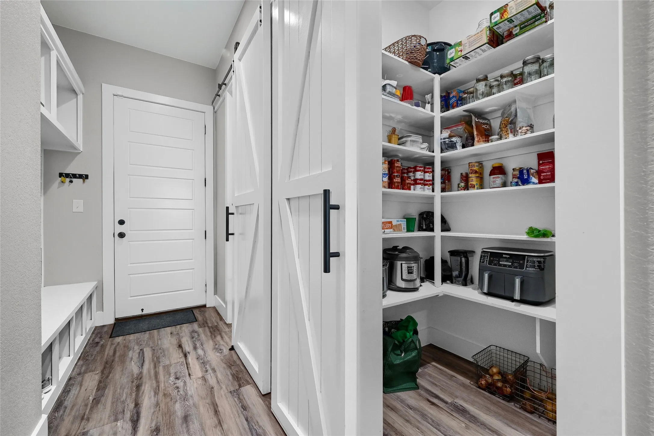 Single Family Residence For Sale in Grayson County , 1553 South Road, Whitesboro, Texas 76273, 3 Bedrooms, 3 Bathrooms, 2 Garage spaces, 2,129 Sqft, built in 2022, Price $620,000, mls#21092608, Real Estate Agent in Whitesboro, Homes For Sale in Grayson county, Homes For Sale in Whitesboro, Realtor in Whitesboro Texas, Real Estate Brokerage Independent Realty Texas, Luminita Cordes Realtor