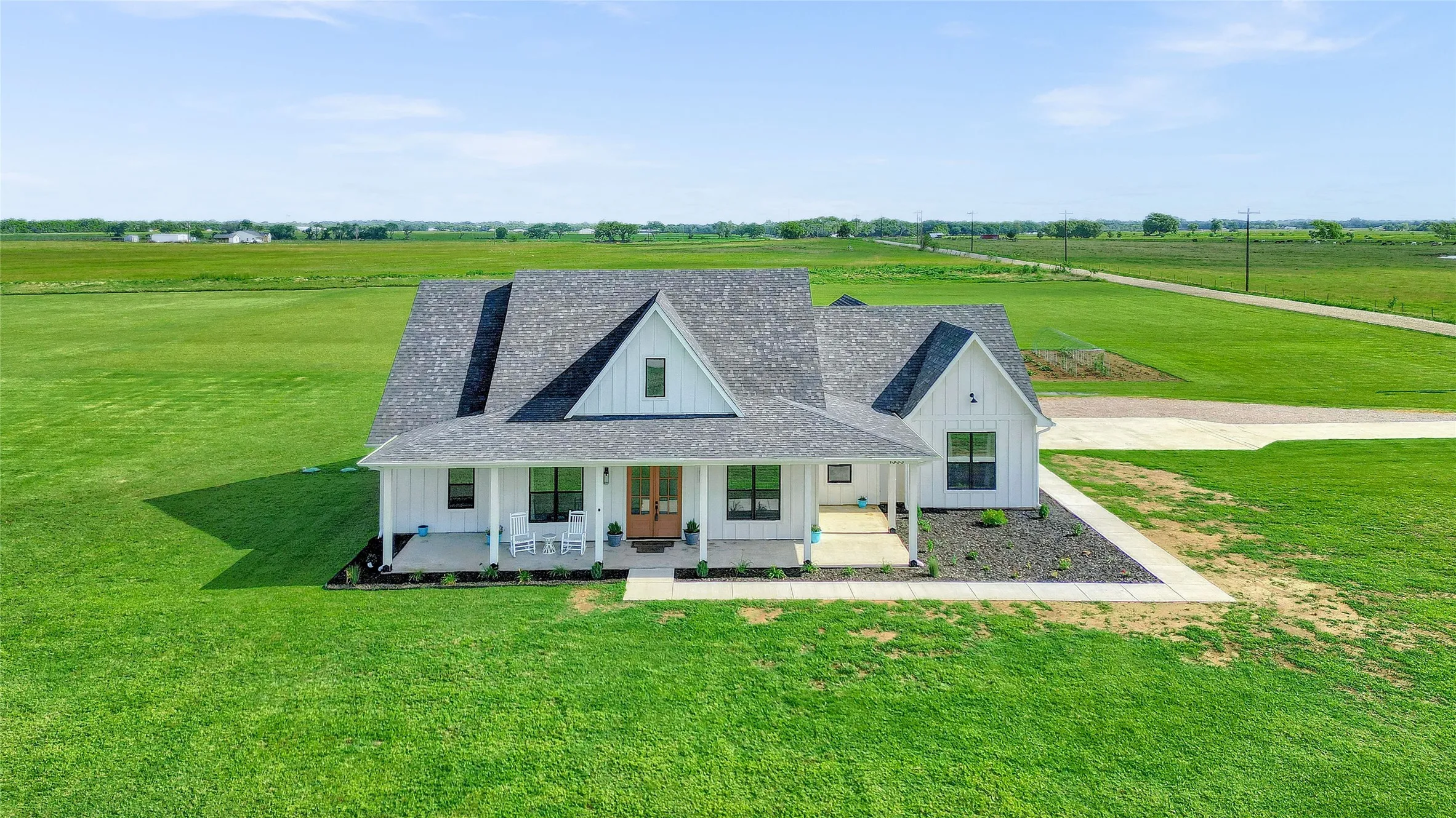 Single Family Residence For Sale in Grayson County , 1553 South Road, Whitesboro, Texas 76273, 3 Bedrooms, 3 Bathrooms, 2 Garage spaces, 2,129 Sqft, built in 2022, Price $620,000, mls#21092608, Real Estate Agent in Whitesboro, Homes For Sale in Grayson county, Homes For Sale in Whitesboro, Realtor in Whitesboro Texas, Real Estate Brokerage Independent Realty Texas, Luminita Cordes Realtor