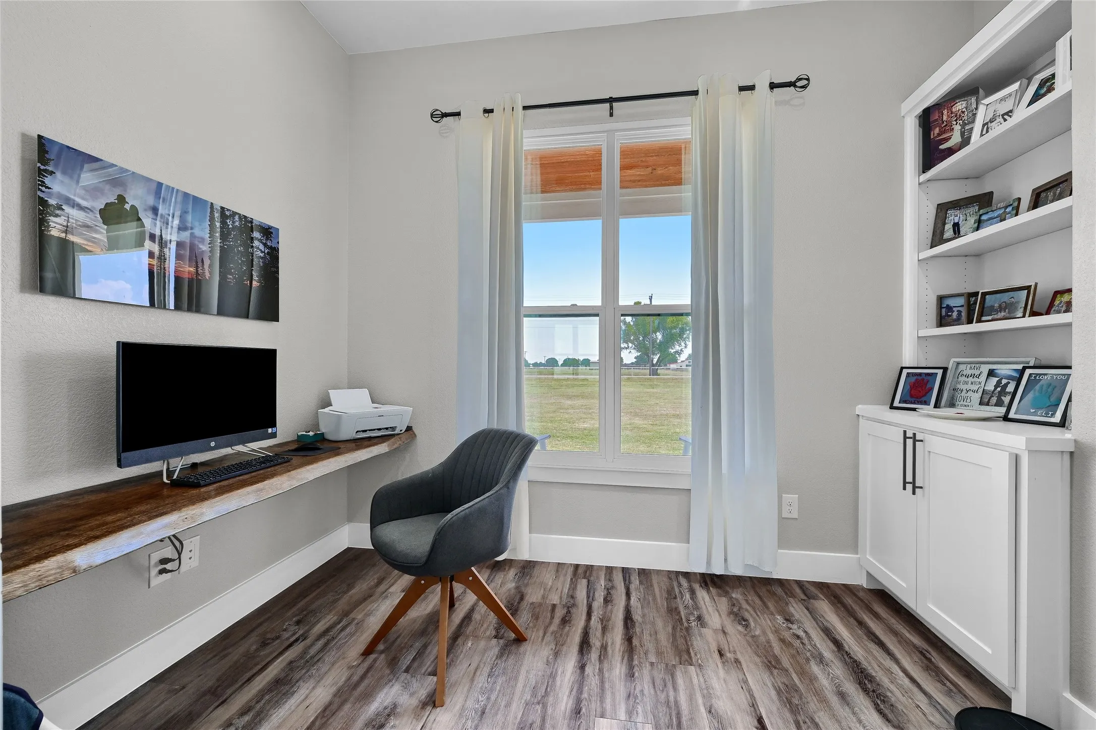 Single Family Residence For Sale in Grayson County , 1553 South Road, Whitesboro, Texas 76273, 3 Bedrooms, 3 Bathrooms, 2 Garage spaces, 2,129 Sqft, built in 2022, Price $620,000, mls#21092608, Real Estate Agent in Whitesboro, Homes For Sale in Grayson county, Homes For Sale in Whitesboro, Realtor in Whitesboro Texas, Real Estate Brokerage Independent Realty Texas, Luminita Cordes Realtor
