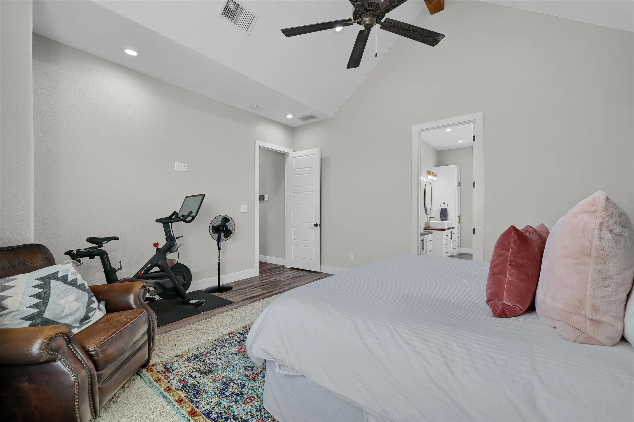 Single Family Residence For Sale in Grayson County , 1553 South Road, Whitesboro, Texas 76273, 3 Bedrooms, 3 Bathrooms, 2 Garage spaces, 2,129 Sqft, built in 2022, Price $620,000, mls#21092608, Real Estate Agent in Whitesboro, Homes For Sale in Grayson county, Homes For Sale in Whitesboro, Realtor in Whitesboro Texas, Real Estate Brokerage Independent Realty Texas, Luminita Cordes Realtor