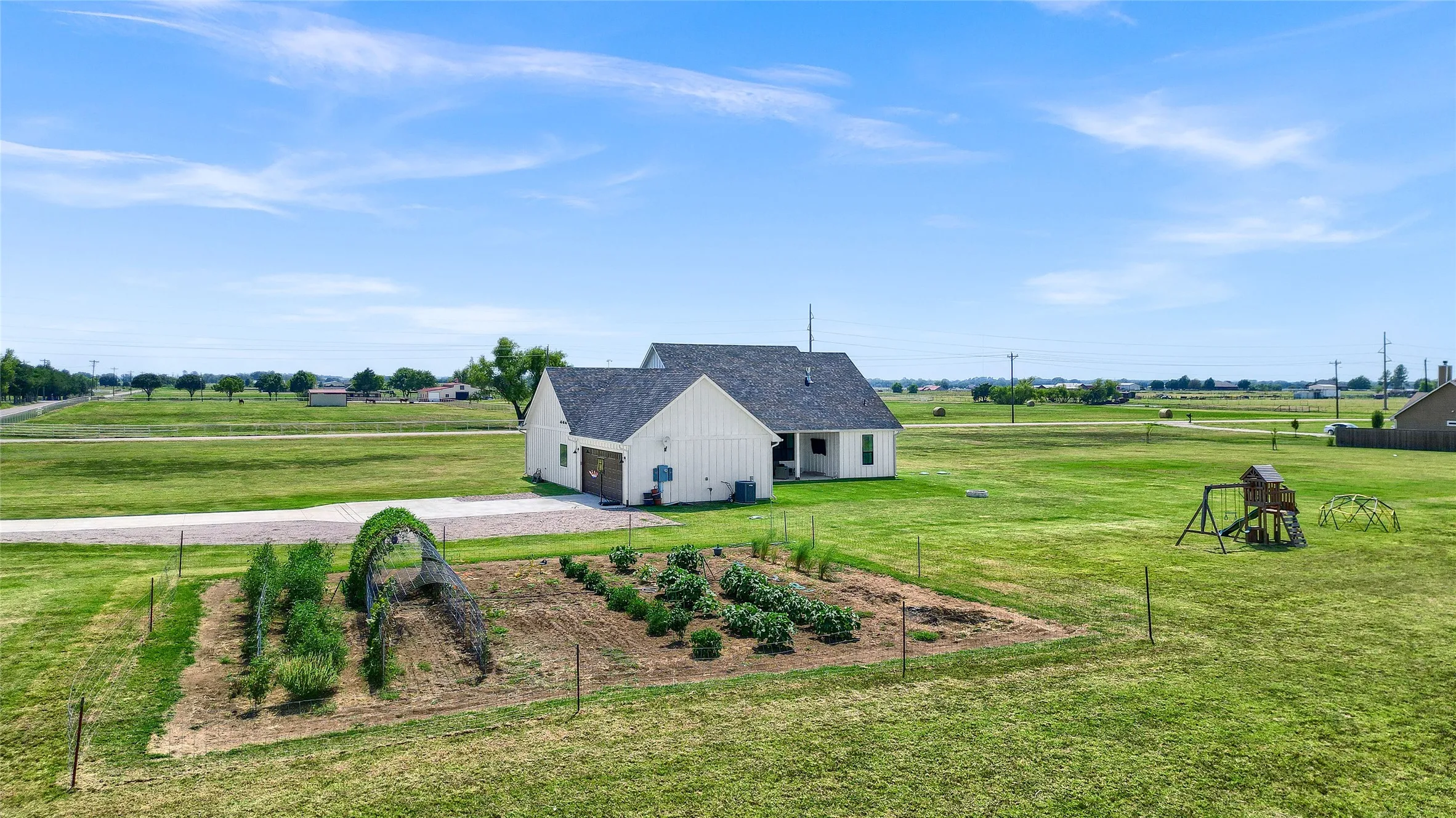 Single Family Residence For Sale in Grayson County , 1553 South Road, Whitesboro, Texas 76273, 3 Bedrooms, 3 Bathrooms, 2 Garage spaces, 2,129 Sqft, built in 2022, Price $620,000, mls#21092608, Real Estate Agent in Whitesboro, Homes For Sale in Grayson county, Homes For Sale in Whitesboro, Realtor in Whitesboro Texas, Real Estate Brokerage Independent Realty Texas, Luminita Cordes Realtor