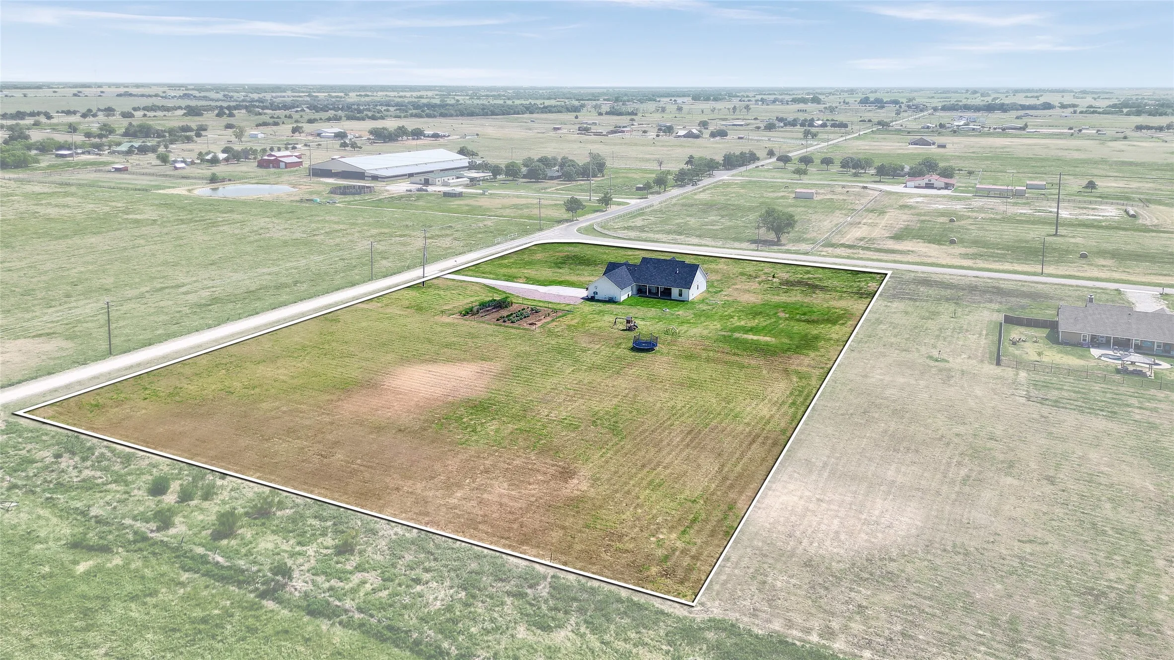 Single Family Residence For Sale in Grayson County , 1553 South Road, Whitesboro, Texas 76273, 3 Bedrooms, 3 Bathrooms, 2 Garage spaces, 2,129 Sqft, built in 2022, Price $620,000, mls#21092608, Real Estate Agent in Whitesboro, Homes For Sale in Grayson county, Homes For Sale in Whitesboro, Realtor in Whitesboro Texas, Real Estate Brokerage Independent Realty Texas, Luminita Cordes Realtor