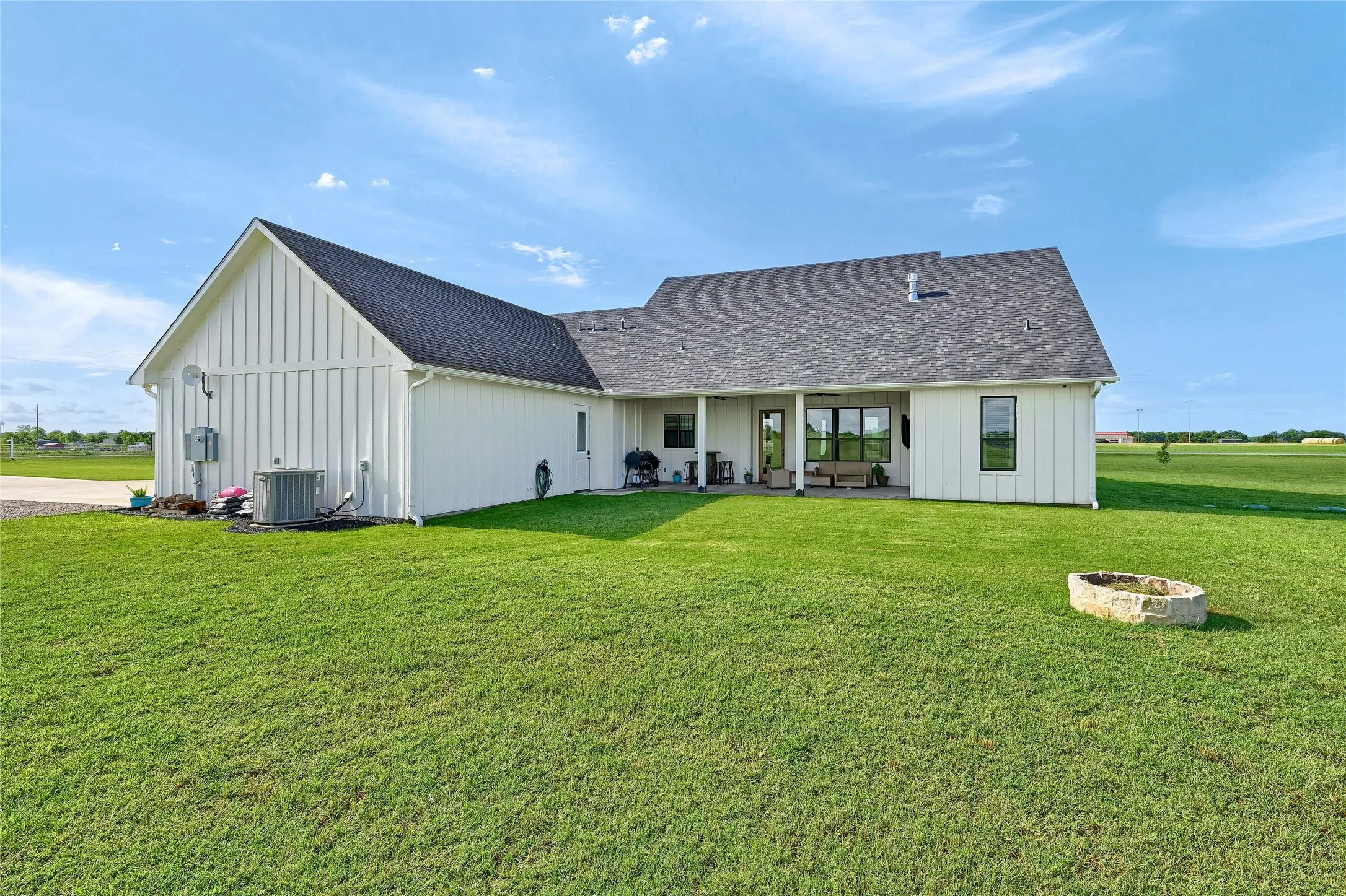 Single Family Residence For Sale in Grayson County , 1553 South Road, Whitesboro, Texas 76273, 3 Bedrooms, 3 Bathrooms, 2 Garage spaces, 2,129 Sqft, built in 2022, Price $620,000, mls#21092608, Real Estate Agent in Whitesboro, Homes For Sale in Grayson county, Homes For Sale in Whitesboro, Realtor in Whitesboro Texas, Real Estate Brokerage Independent Realty Texas, Luminita Cordes Realtor