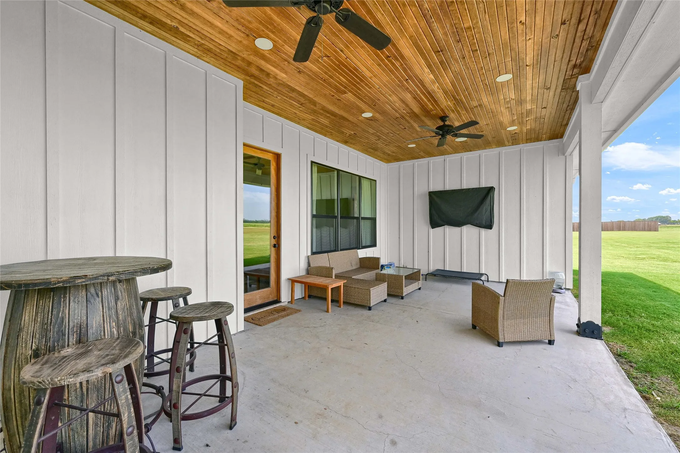 Single Family Residence For Sale in Grayson County , 1553 South Road, Whitesboro, Texas 76273, 3 Bedrooms, 3 Bathrooms, 2 Garage spaces, 2,129 Sqft, built in 2022, Price $620,000, mls#21092608, Real Estate Agent in Whitesboro, Homes For Sale in Grayson county, Homes For Sale in Whitesboro, Realtor in Whitesboro Texas, Real Estate Brokerage Independent Realty Texas, Luminita Cordes Realtor