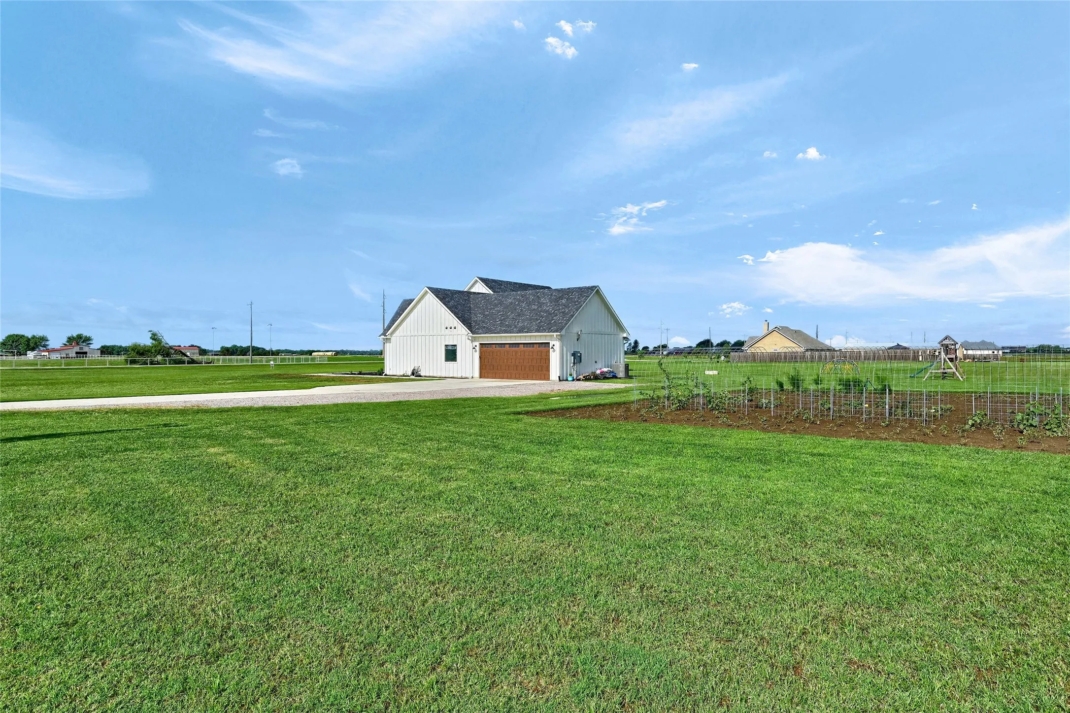 Single Family Residence For Sale in Grayson County , 1553 South Road, Whitesboro, Texas 76273, 3 Bedrooms, 3 Bathrooms, 2 Garage spaces, 2,129 Sqft, built in 2022, Price $620,000, mls#21092608, Real Estate Agent in Whitesboro, Homes For Sale in Grayson county, Homes For Sale in Whitesboro, Realtor in Whitesboro Texas, Real Estate Brokerage Independent Realty Texas, Luminita Cordes Realtor