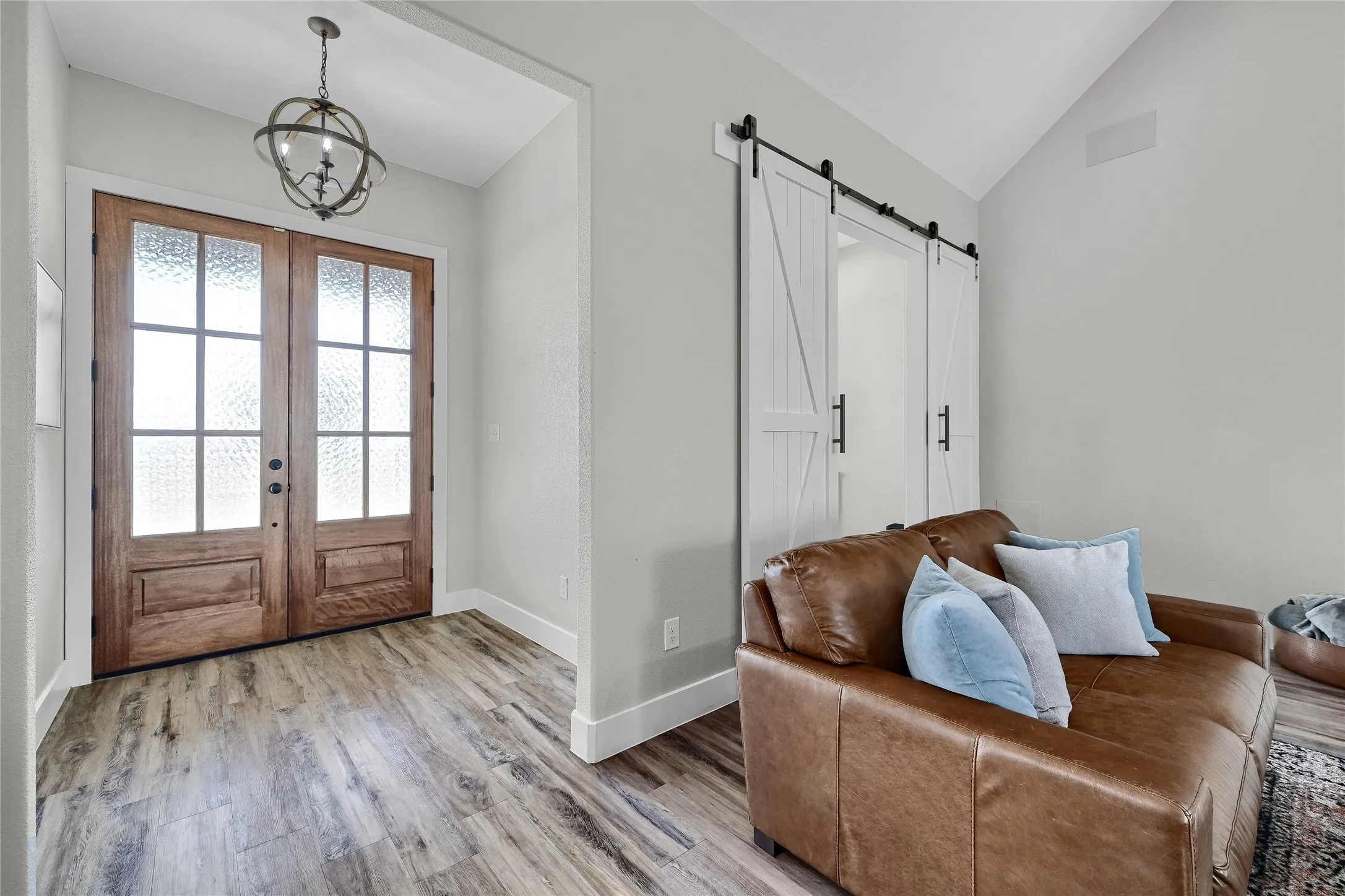 Single Family Residence For Sale in Grayson County , 1553 South Road, Whitesboro, Texas 76273, 3 Bedrooms, 3 Bathrooms, 2 Garage spaces, 2,129 Sqft, built in 2022, Price $620,000, mls#21092608, Real Estate Agent in Whitesboro, Homes For Sale in Grayson county, Homes For Sale in Whitesboro, Realtor in Whitesboro Texas, Real Estate Brokerage Independent Realty Texas, Luminita Cordes Realtor