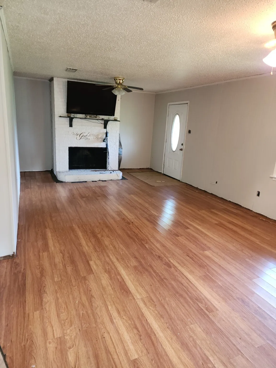 Single Family Residence For Sale in Cass County , 1254 Fm 74, Queen City, Texas 75572, 3 Bedroom, 2 Bathroom, 2 Garage spaces, 2,028 Sqft, built in 1985, mls#21093599, Real Estate Agent in Queen City, Homes For Sale in Cass county, Homes For Sale in Queen City, Realtor in Queen City Texas, Real Estate Brokerage Independent Realty Texas, Luminita Cordes Realtor
