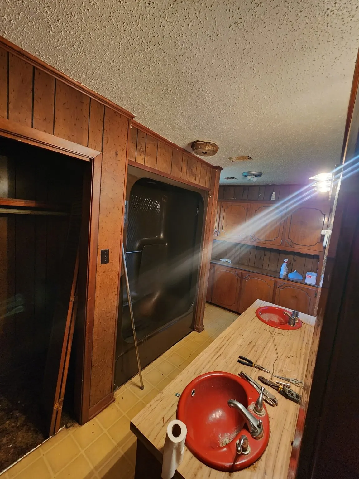 Single Family Residence For Sale in Cass County , 1254 Fm 74, Queen City, Texas 75572, 3 Bedroom, 2 Bathroom, 2 Garage spaces, 2,028 Sqft, built in 1985, mls#21093599, Real Estate Agent in Queen City, Homes For Sale in Cass county, Homes For Sale in Queen City, Realtor in Queen City Texas, Real Estate Brokerage Independent Realty Texas, Luminita Cordes Realtor