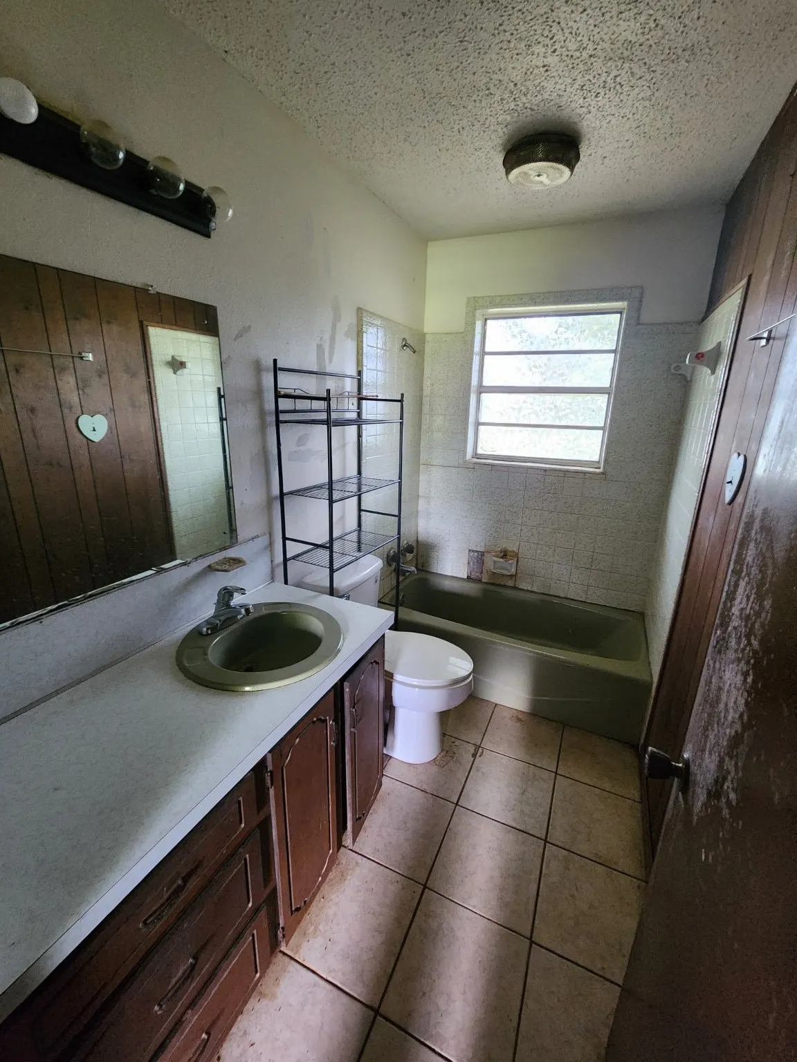 Single Family Residence For Sale in Cass County , 1254 Fm 74, Queen City, Texas 75572, 3 Bedroom, 2 Bathroom, 2 Garage spaces, 2,028 Sqft, built in 1985, mls#21093599, Real Estate Agent in Queen City, Homes For Sale in Cass county, Homes For Sale in Queen City, Realtor in Queen City Texas, Real Estate Brokerage Independent Realty Texas, Luminita Cordes Realtor