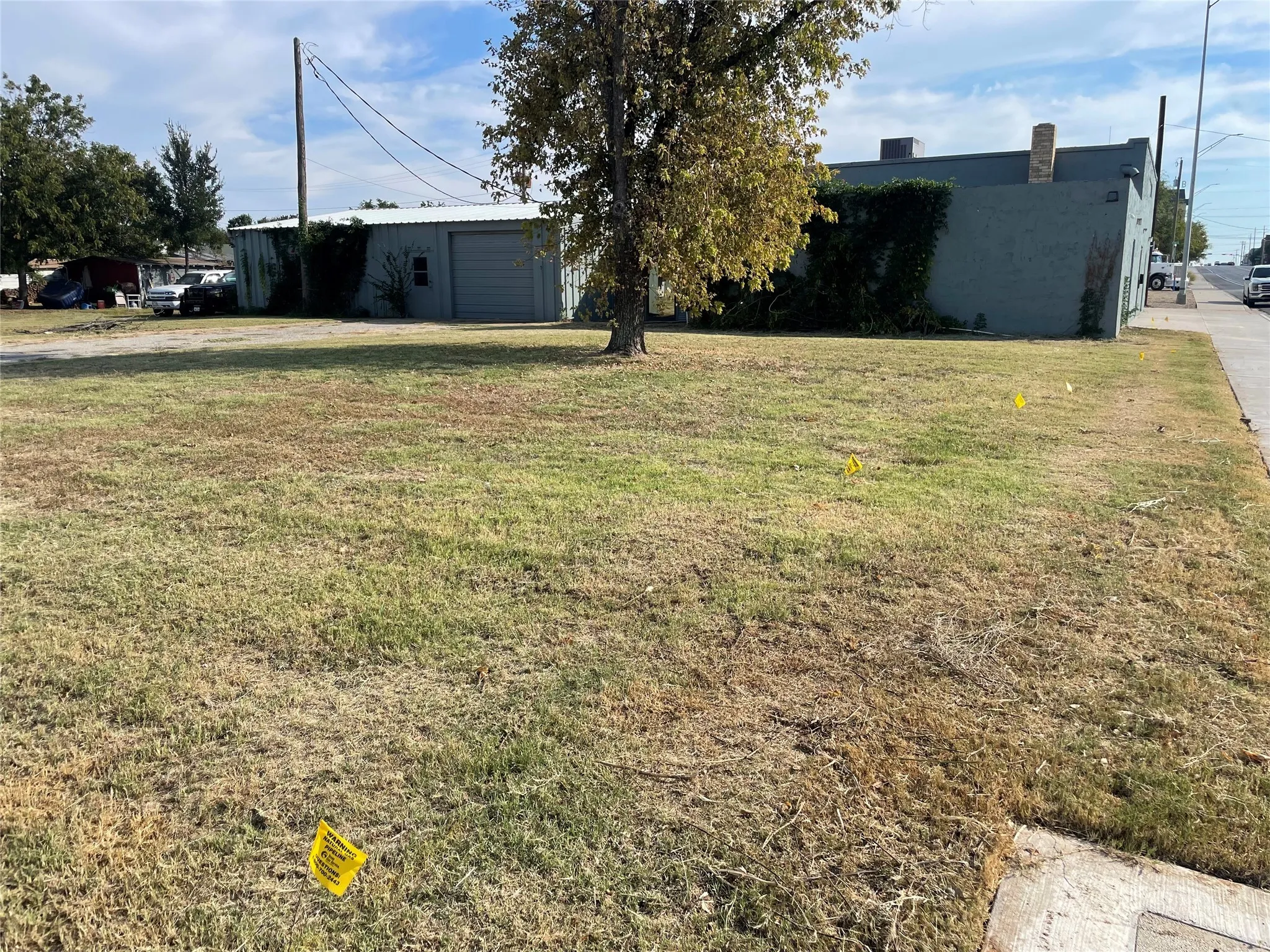 Large corner lot on HWY 183 N