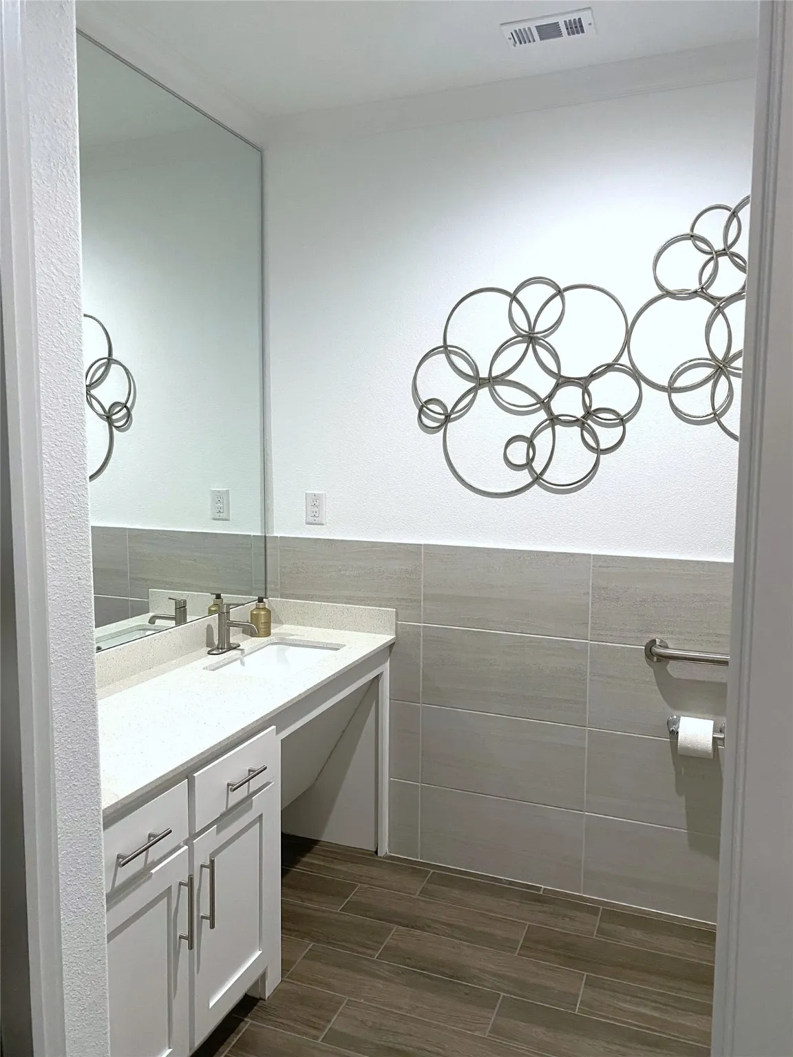 Quartz counter.