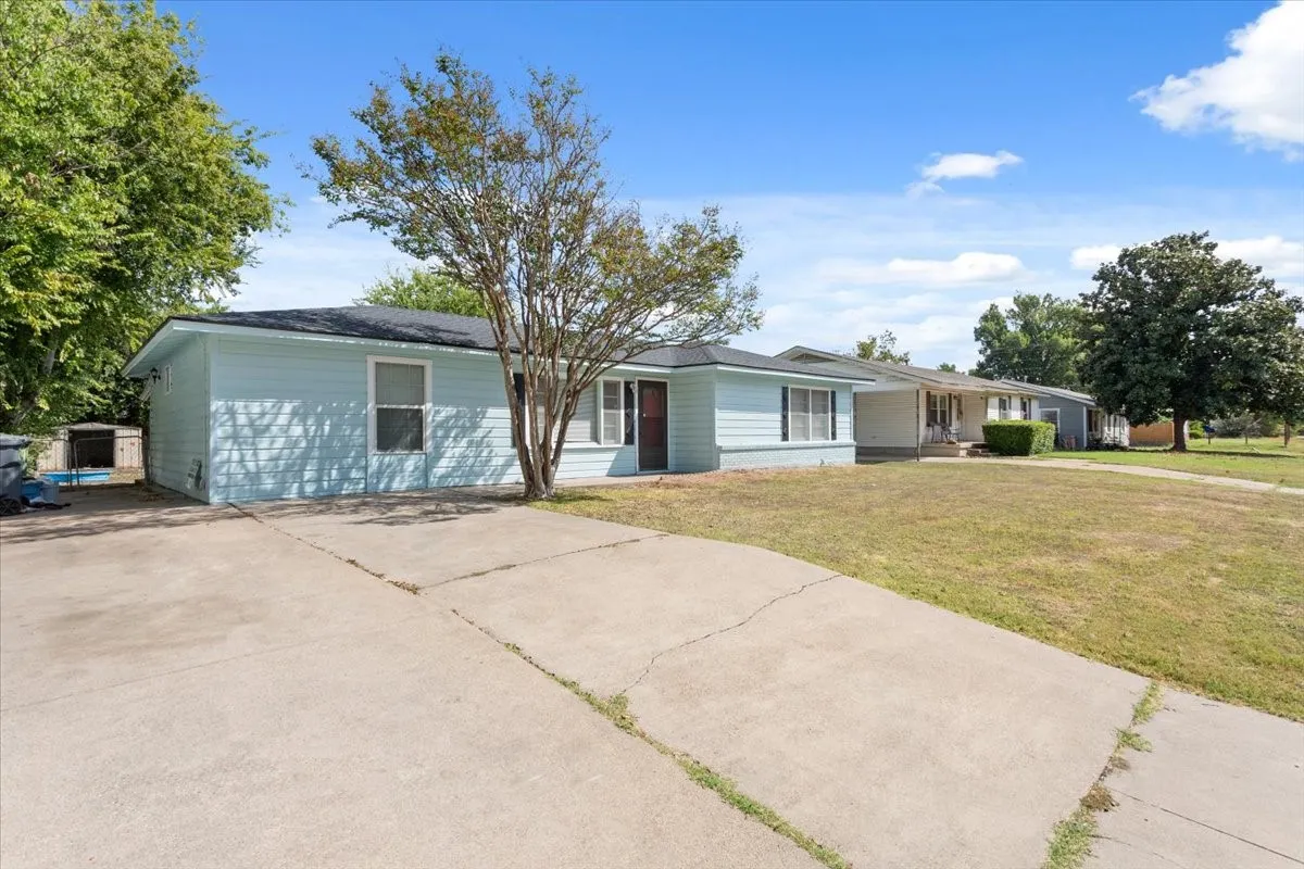 Ranch-style house with a front yard and driveway