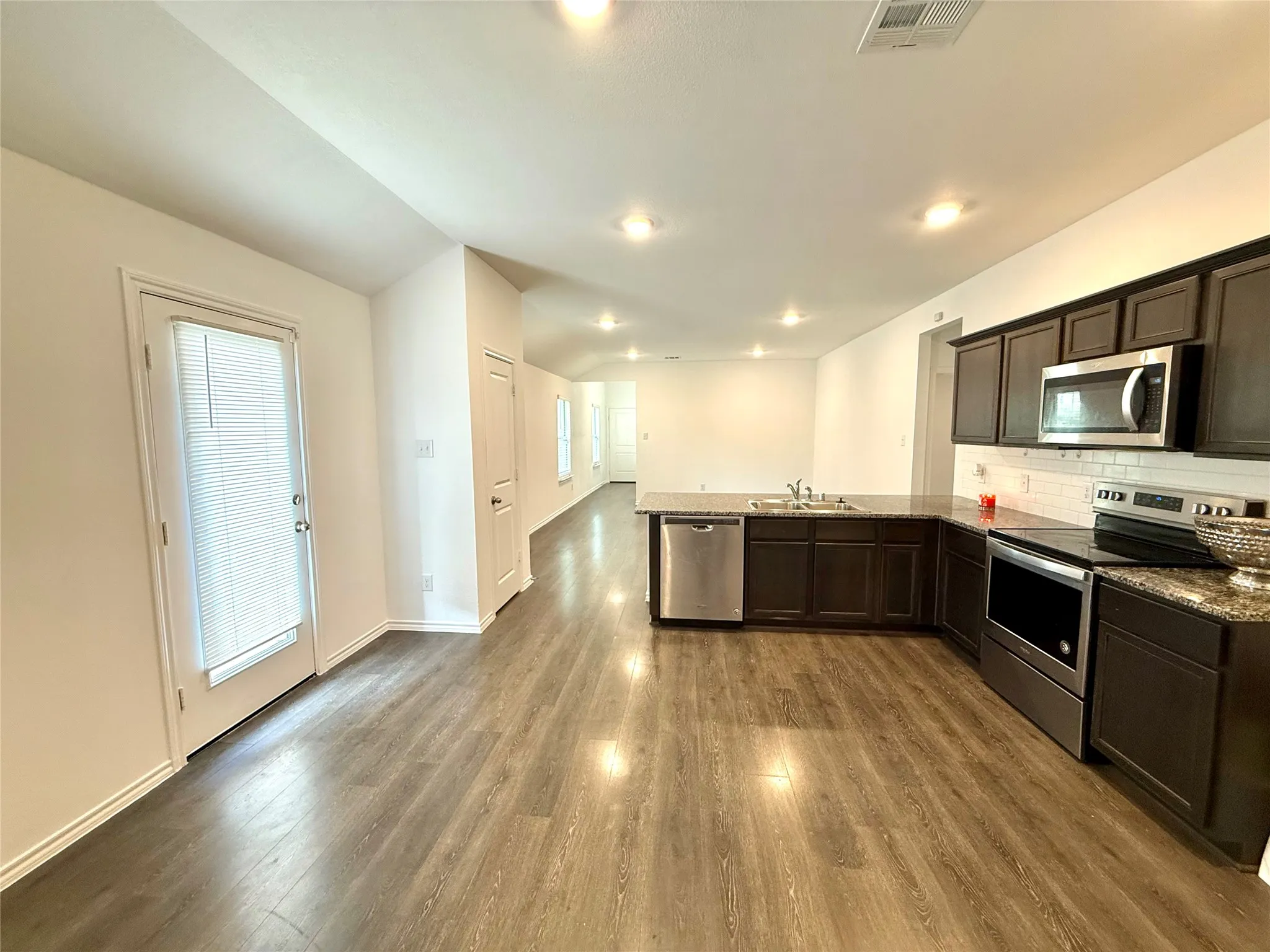 Single Family Residence For Sale in Kaufman County , 1018 Old Oaks Drive, Forney, Texas 75126, 3 Bedroom, 2 Bathroom, 2 Garage spaces, 1,510 Sqft, built in 2021, Preowned, mls#21094230, Real Estate Agent in Forney, Homes For Sale in Kaufman county, Homes For Sale in Forney, Realtor in Forney Texas, Real Estate Brokerage Independent Realty Texas, Luminita Cordes Realtor