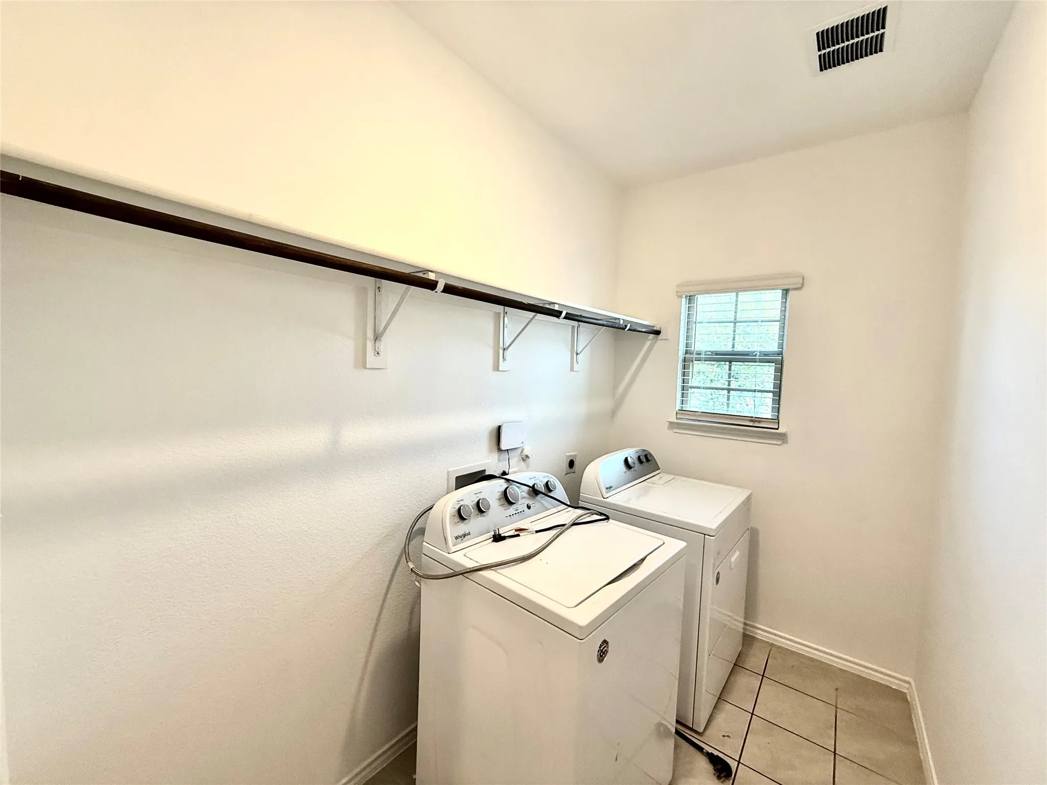 Single Family Residence For Sale in Kaufman County , 1018 Old Oaks Drive, Forney, Texas 75126, 3 Bedroom, 2 Bathroom, 2 Garage spaces, 1,510 Sqft, built in 2021, Preowned, mls#21094230, Real Estate Agent in Forney, Homes For Sale in Kaufman county, Homes For Sale in Forney, Realtor in Forney Texas, Real Estate Brokerage Independent Realty Texas, Luminita Cordes Realtor