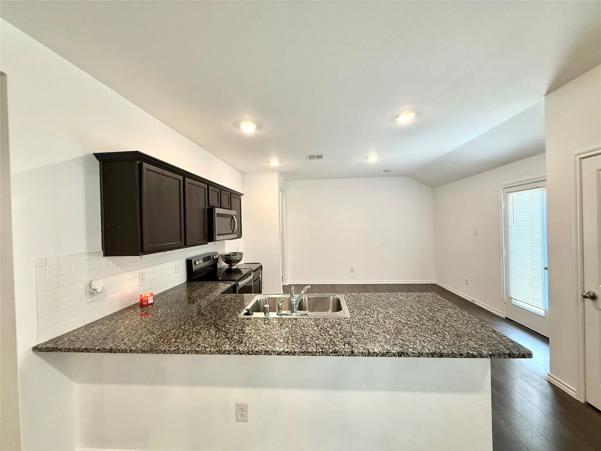 Single Family Residence For Sale in Kaufman County , 1018 Old Oaks Drive, Forney, Texas 75126, 3 Bedroom, 2 Bathroom, 2 Garage spaces, 1,510 Sqft, built in 2021, Preowned, mls#21094230, Real Estate Agent in Forney, Homes For Sale in Kaufman county, Homes For Sale in Forney, Realtor in Forney Texas, Real Estate Brokerage Independent Realty Texas, Luminita Cordes Realtor