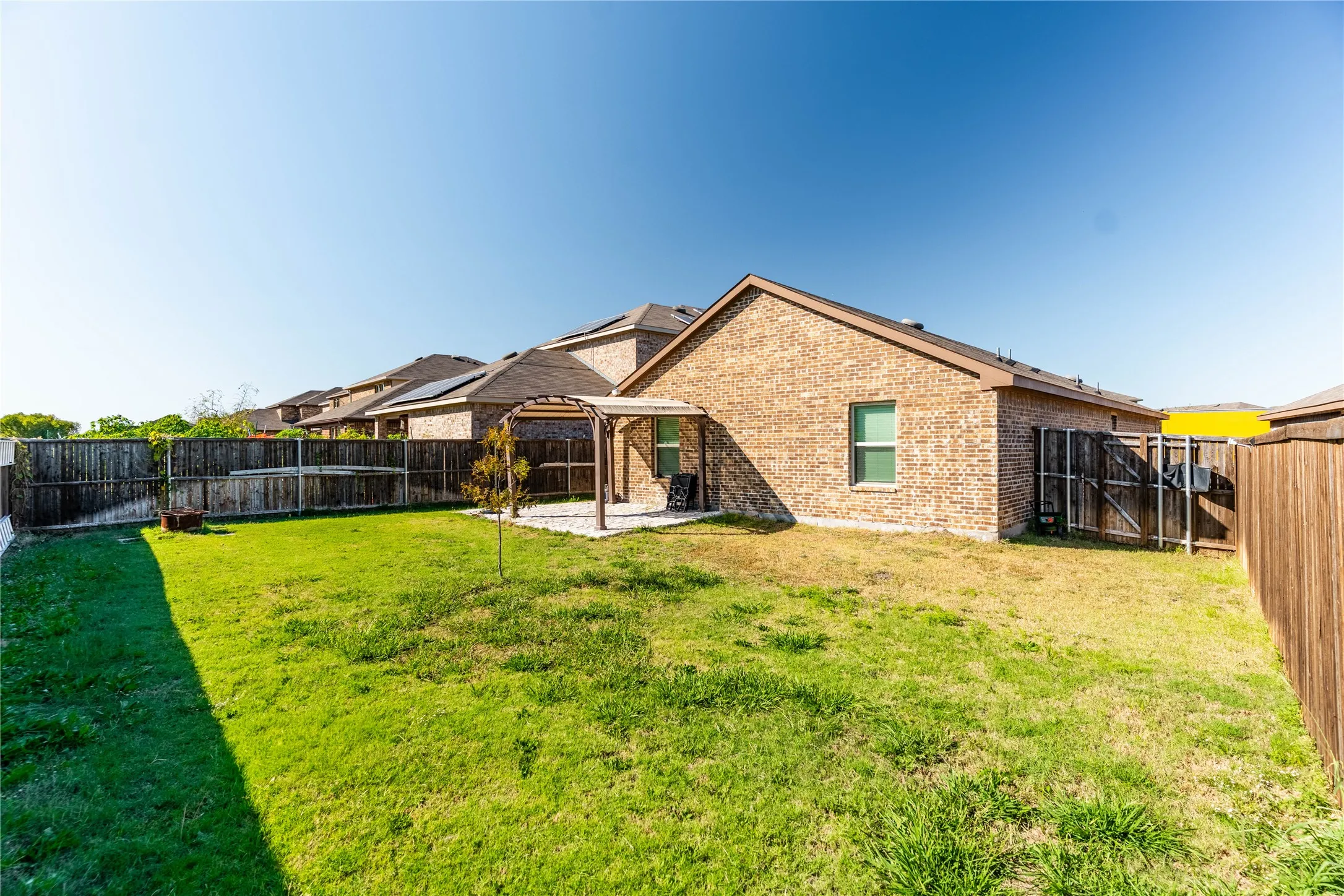 Single Family Residence For Sale in Kaufman County , 1018 Old Oaks Drive, Forney, Texas 75126, 3 Bedroom, 2 Bathroom, 2 Garage spaces, 1,510 Sqft, built in 2021, Preowned, mls#21094230, Real Estate Agent in Forney, Homes For Sale in Kaufman county, Homes For Sale in Forney, Realtor in Forney Texas, Real Estate Brokerage Independent Realty Texas, Luminita Cordes Realtor