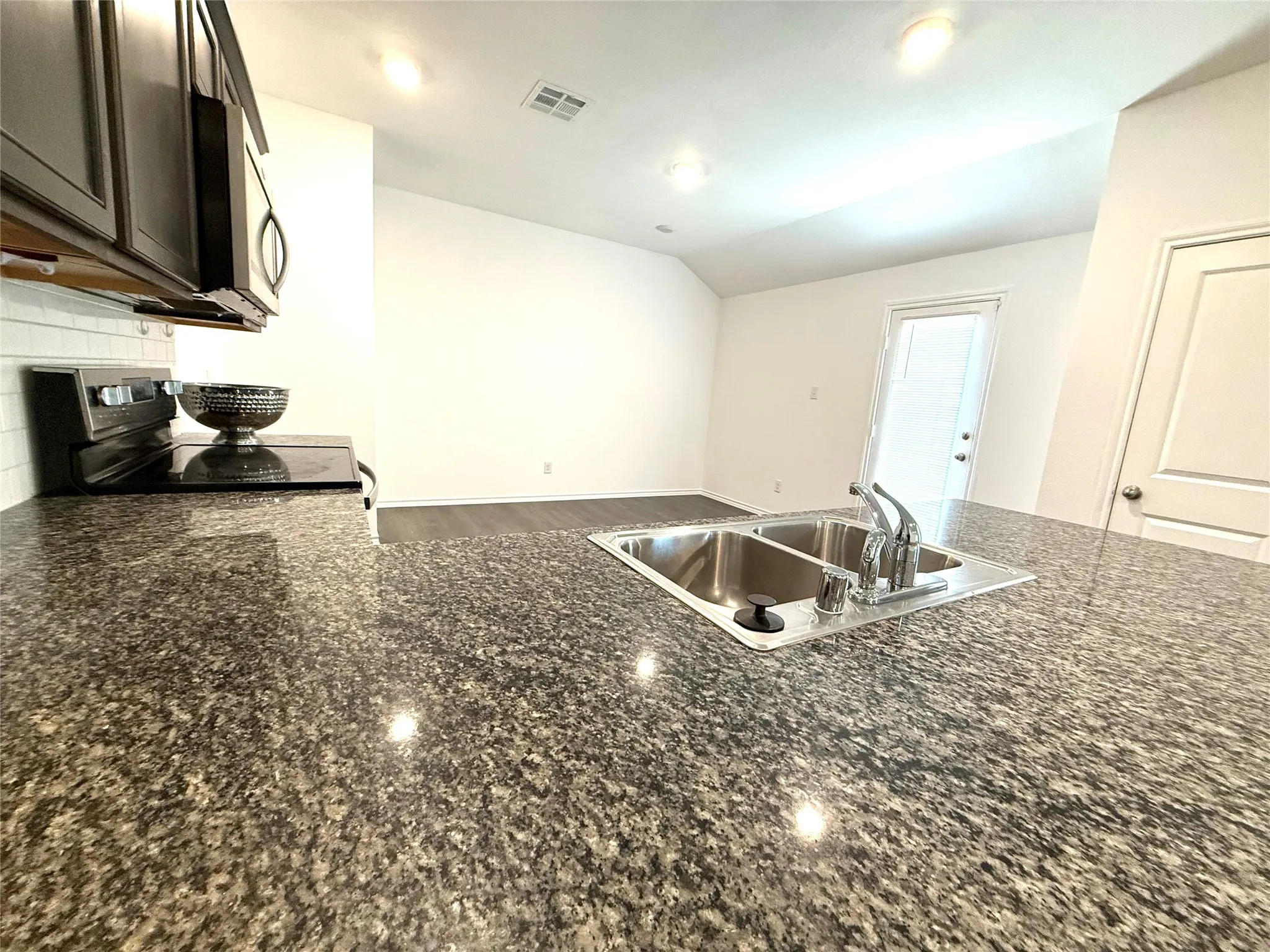 Single Family Residence For Sale in Kaufman County , 1018 Old Oaks Drive, Forney, Texas 75126, 3 Bedroom, 2 Bathroom, 2 Garage spaces, 1,510 Sqft, built in 2021, Preowned, mls#21094230, Real Estate Agent in Forney, Homes For Sale in Kaufman county, Homes For Sale in Forney, Realtor in Forney Texas, Real Estate Brokerage Independent Realty Texas, Luminita Cordes Realtor