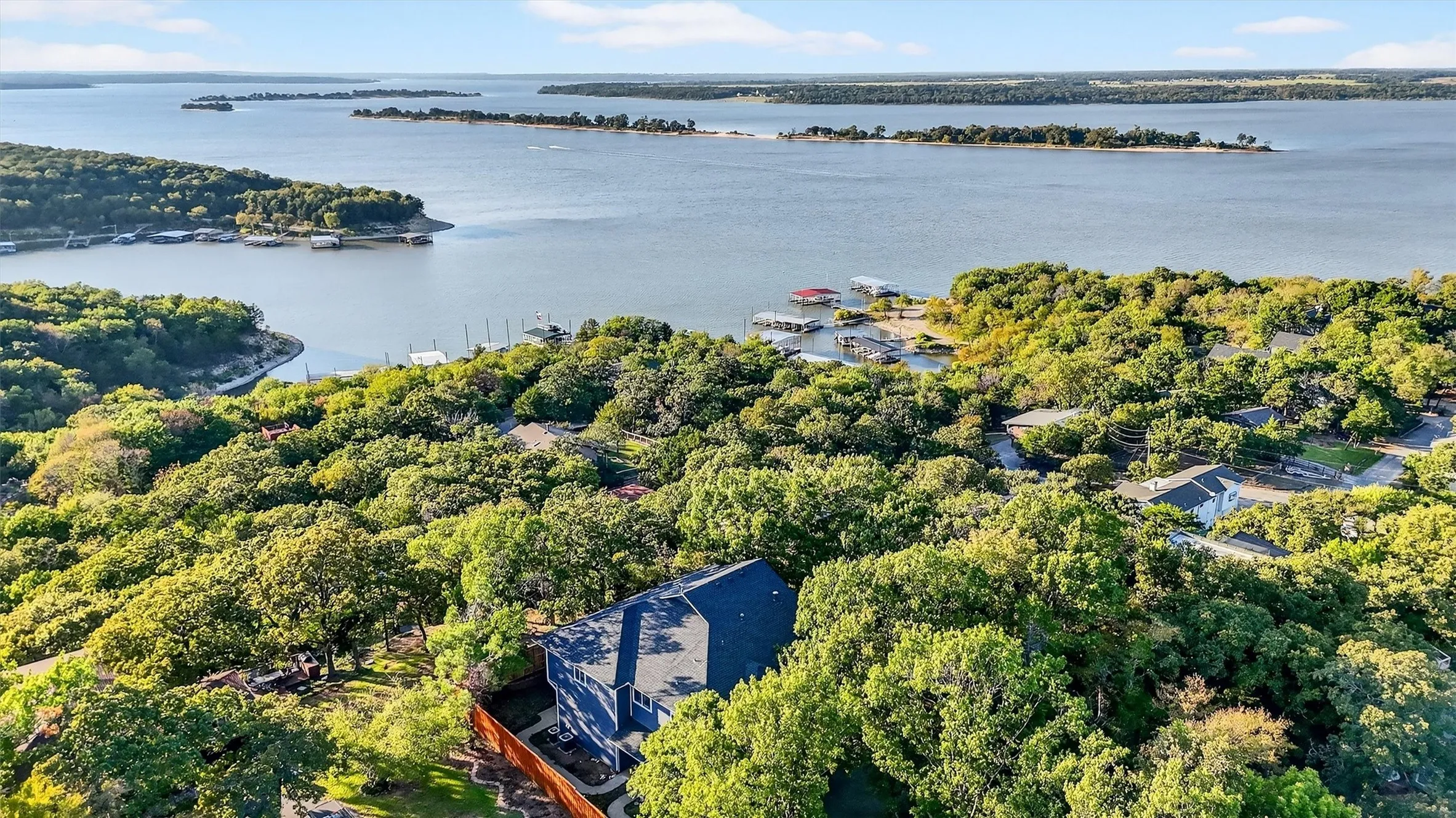 Single Family Residence For Sale in Grayson County , 258 Lou Sand Hill Road, Pottsboro, Texas 75076, 4 Bedroom, 4 Bathroom, 2 Garage spaces, 3,693 Sqft, built in 2000, Preowned, mls#21093695, Real Estate Agent in Pottsboro, Homes For Sale in Grayson county, Homes For Sale in Pottsboro, Realtor in Pottsboro Texas, Real Estate Brokerage Independent Realty Texas, Luminita Cordes Realtor