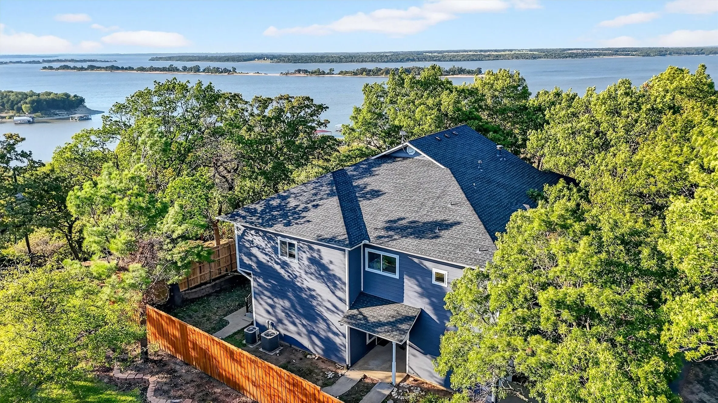 Single Family Residence For Sale in Grayson County , 258 Lou Sand Hill Road, Pottsboro, Texas 75076, 4 Bedroom, 4 Bathroom, 2 Garage spaces, 3,693 Sqft, built in 2000, Preowned, mls#21093695, Real Estate Agent in Pottsboro, Homes For Sale in Grayson county, Homes For Sale in Pottsboro, Realtor in Pottsboro Texas, Real Estate Brokerage Independent Realty Texas, Luminita Cordes Realtor