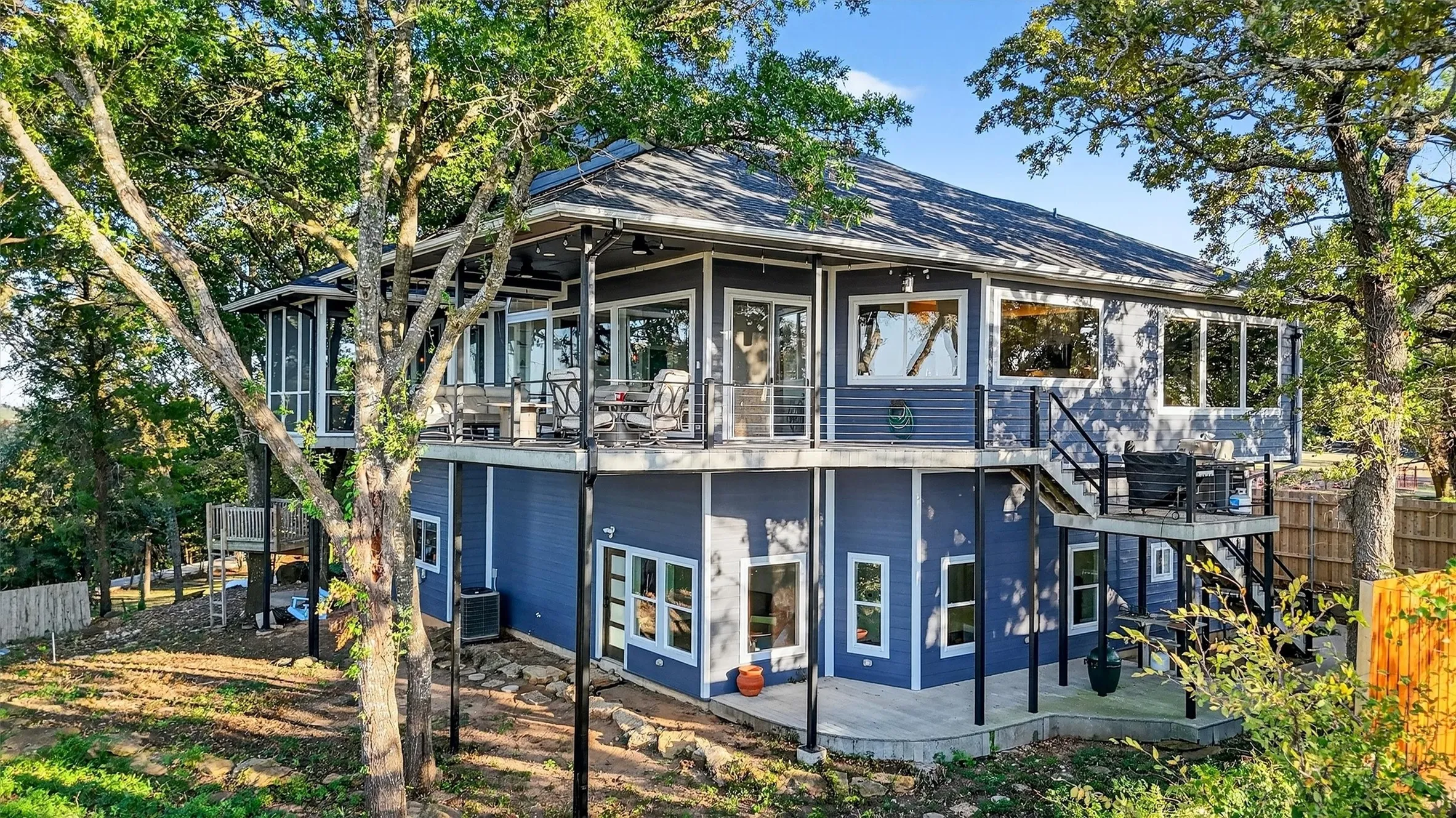 Single Family Residence For Sale in Grayson County , 258 Lou Sand Hill Road, Pottsboro, Texas 75076, 4 Bedroom, 4 Bathroom, 2 Garage spaces, 3,693 Sqft, built in 2000, Preowned, mls#21093695, Real Estate Agent in Pottsboro, Homes For Sale in Grayson county, Homes For Sale in Pottsboro, Realtor in Pottsboro Texas, Real Estate Brokerage Independent Realty Texas, Luminita Cordes Realtor