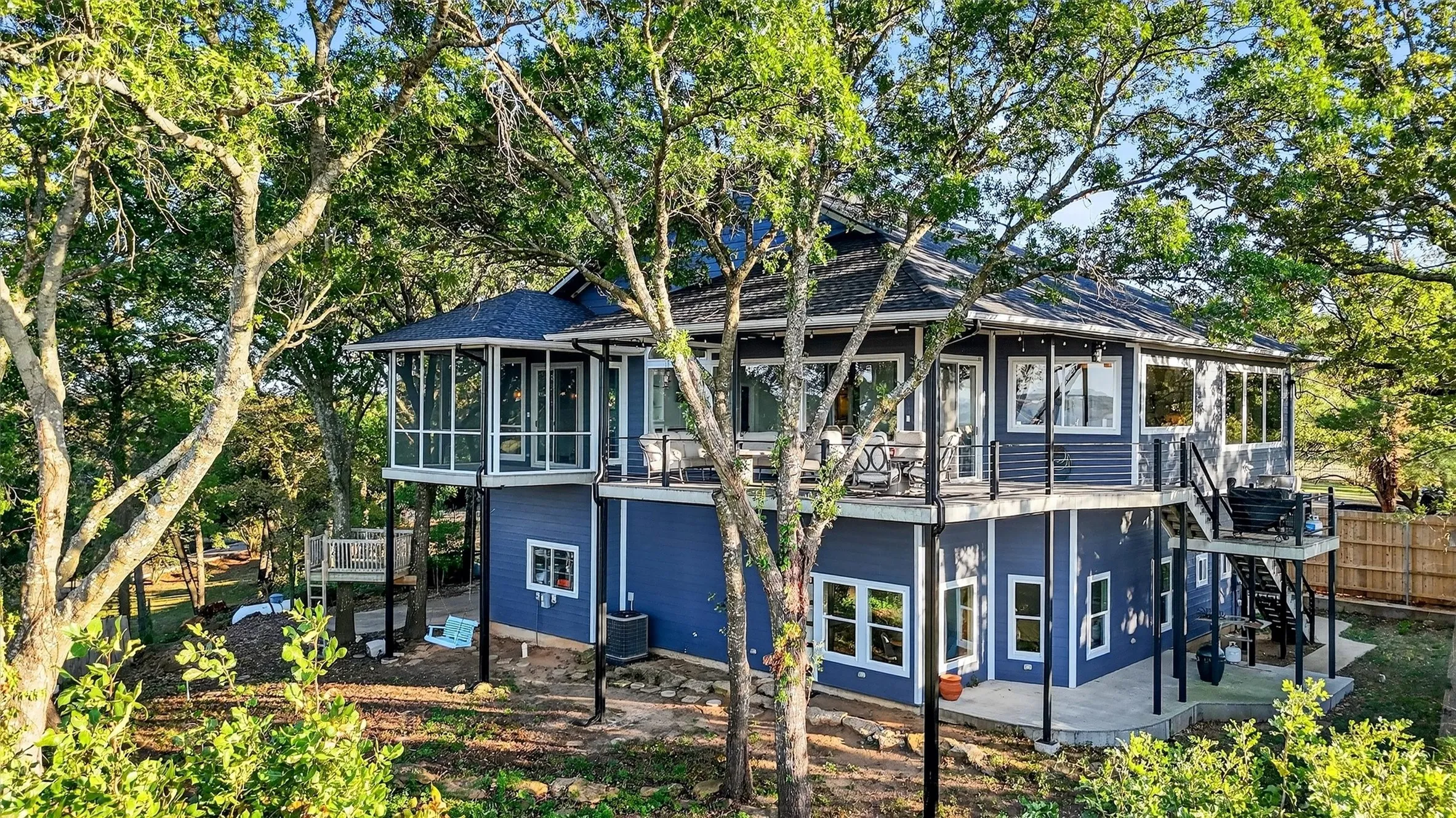 Single Family Residence For Sale in Grayson County , 258 Lou Sand Hill Road, Pottsboro, Texas 75076, 4 Bedroom, 4 Bathroom, 2 Garage spaces, 3,693 Sqft, built in 2000, Preowned, mls#21093695, Real Estate Agent in Pottsboro, Homes For Sale in Grayson county, Homes For Sale in Pottsboro, Realtor in Pottsboro Texas, Real Estate Brokerage Independent Realty Texas, Luminita Cordes Realtor