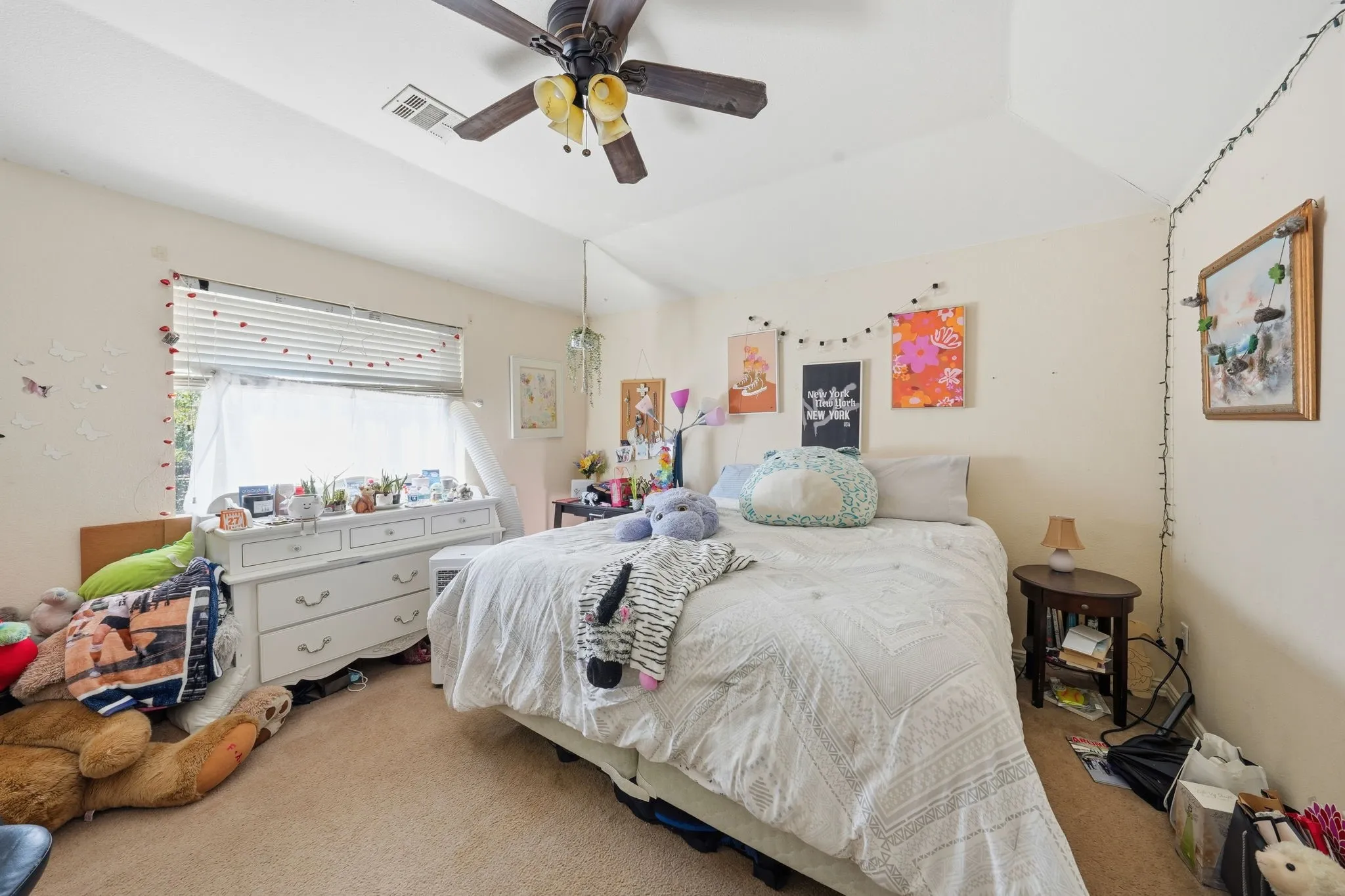 Single Family Residence For Sale in Tarrant County , 5010 Coventry Lane, Arlington, Texas 76017, 5 Bedrooms, 5 Bathrooms, 3 Garage spaces, 3,694 Sqft, built in 1999, Preowned, Price $473,900, mls#21092929, Real Estate Agent in Arlington, Homes For Sale in Tarrant county, Homes For Sale in Arlington, Realtor in Arlington Texas, Real Estate Brokerage Independent Realty Texas, Luminita Cordes Realtor