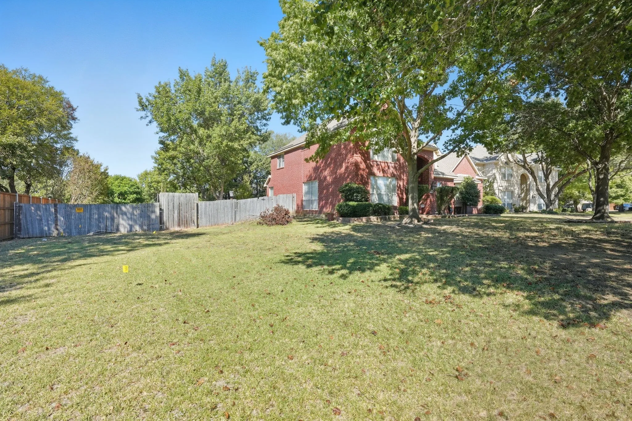 Single Family Residence For Sale in Tarrant County , 5010 Coventry Lane, Arlington, Texas 76017, 5 Bedrooms, 5 Bathrooms, 3 Garage spaces, 3,694 Sqft, built in 1999, Preowned, Price $473,900, mls#21092929, Real Estate Agent in Arlington, Homes For Sale in Tarrant county, Homes For Sale in Arlington, Realtor in Arlington Texas, Real Estate Brokerage Independent Realty Texas, Luminita Cordes Realtor
