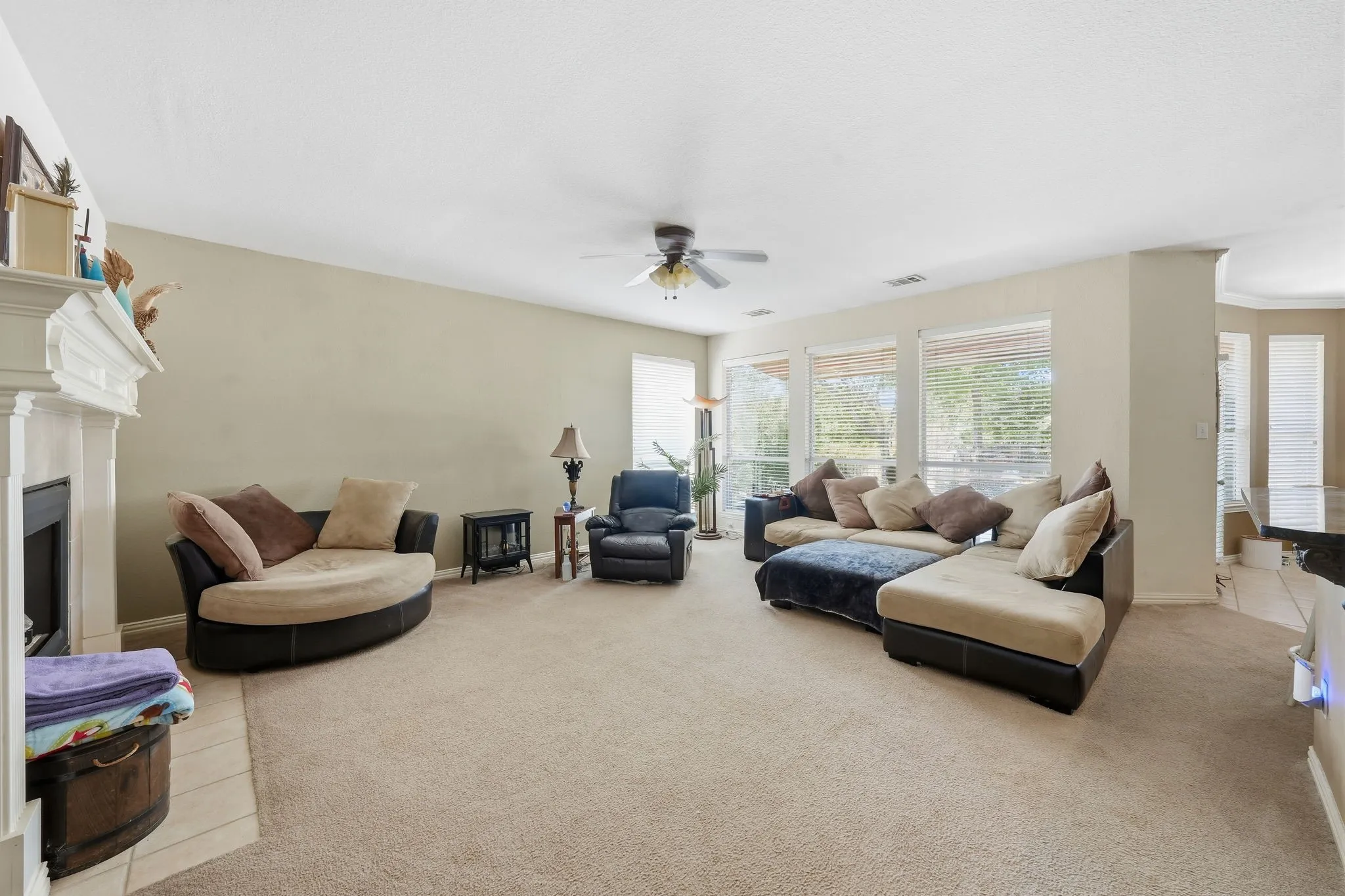 Single Family Residence For Sale in Tarrant County , 5010 Coventry Lane, Arlington, Texas 76017, 5 Bedrooms, 5 Bathrooms, 3 Garage spaces, 3,694 Sqft, built in 1999, Preowned, Price $473,900, mls#21092929, Real Estate Agent in Arlington, Homes For Sale in Tarrant county, Homes For Sale in Arlington, Realtor in Arlington Texas, Real Estate Brokerage Independent Realty Texas, Luminita Cordes Realtor