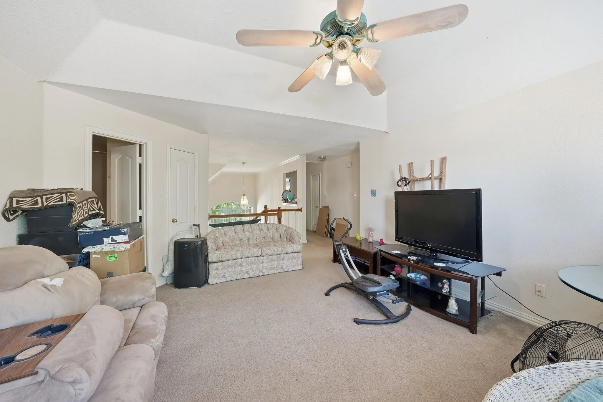 Single Family Residence For Sale in Tarrant County , 5010 Coventry Lane, Arlington, Texas 76017, 5 Bedrooms, 5 Bathrooms, 3 Garage spaces, 3,694 Sqft, built in 1999, Preowned, Price $473,900, mls#21092929, Real Estate Agent in Arlington, Homes For Sale in Tarrant county, Homes For Sale in Arlington, Realtor in Arlington Texas, Real Estate Brokerage Independent Realty Texas, Luminita Cordes Realtor