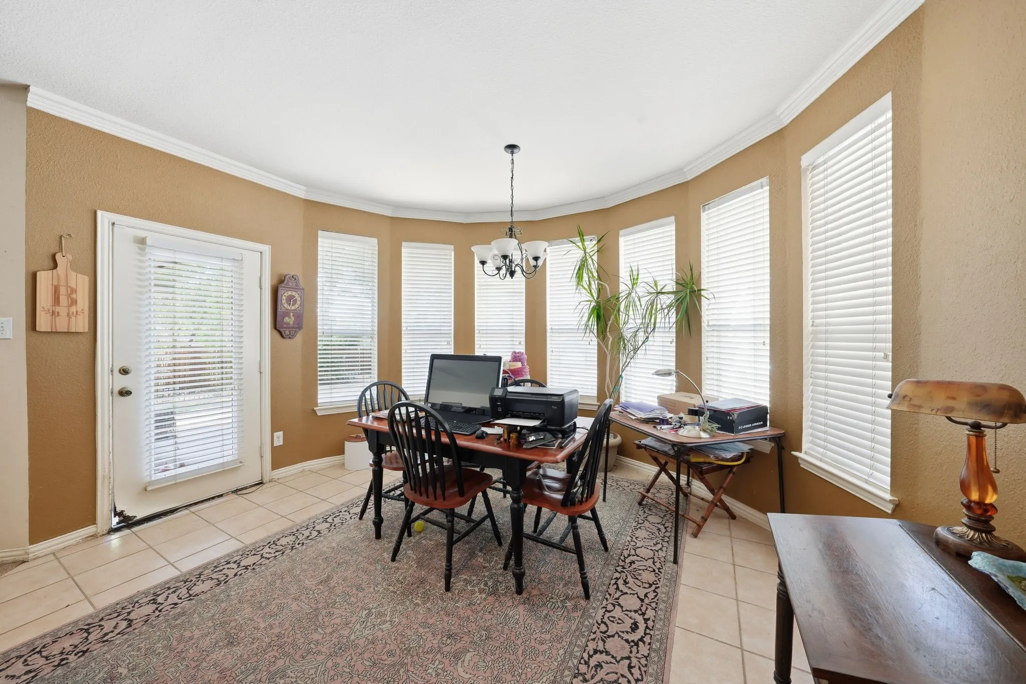 Single Family Residence For Sale in Tarrant County , 5010 Coventry Lane, Arlington, Texas 76017, 5 Bedrooms, 5 Bathrooms, 3 Garage spaces, 3,694 Sqft, built in 1999, Preowned, Price $473,900, mls#21092929, Real Estate Agent in Arlington, Homes For Sale in Tarrant county, Homes For Sale in Arlington, Realtor in Arlington Texas, Real Estate Brokerage Independent Realty Texas, Luminita Cordes Realtor