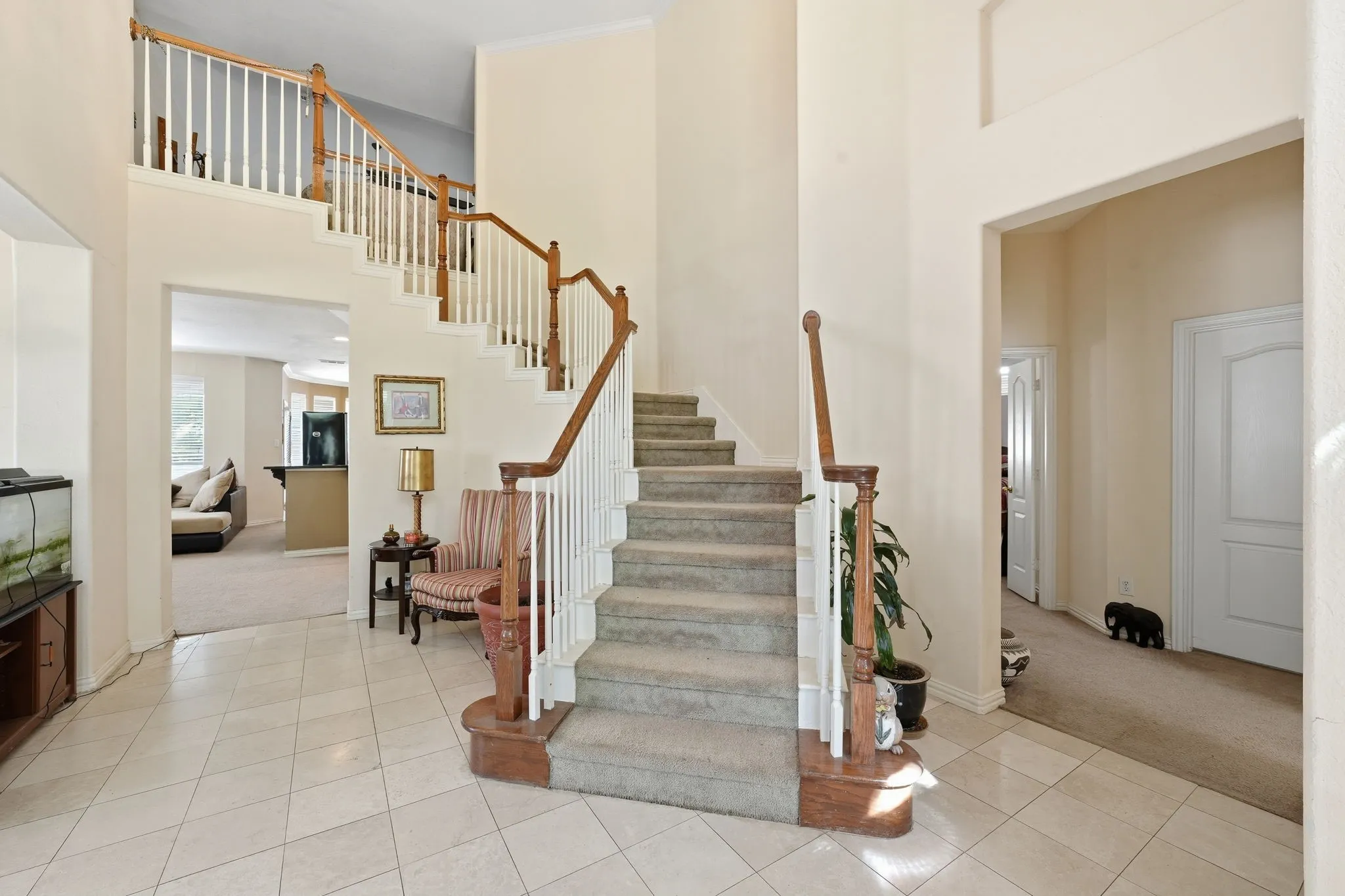 Single Family Residence For Sale in Tarrant County , 5010 Coventry Lane, Arlington, Texas 76017, 5 Bedrooms, 5 Bathrooms, 3 Garage spaces, 3,694 Sqft, built in 1999, Preowned, Price $473,900, mls#21092929, Real Estate Agent in Arlington, Homes For Sale in Tarrant county, Homes For Sale in Arlington, Realtor in Arlington Texas, Real Estate Brokerage Independent Realty Texas, Luminita Cordes Realtor