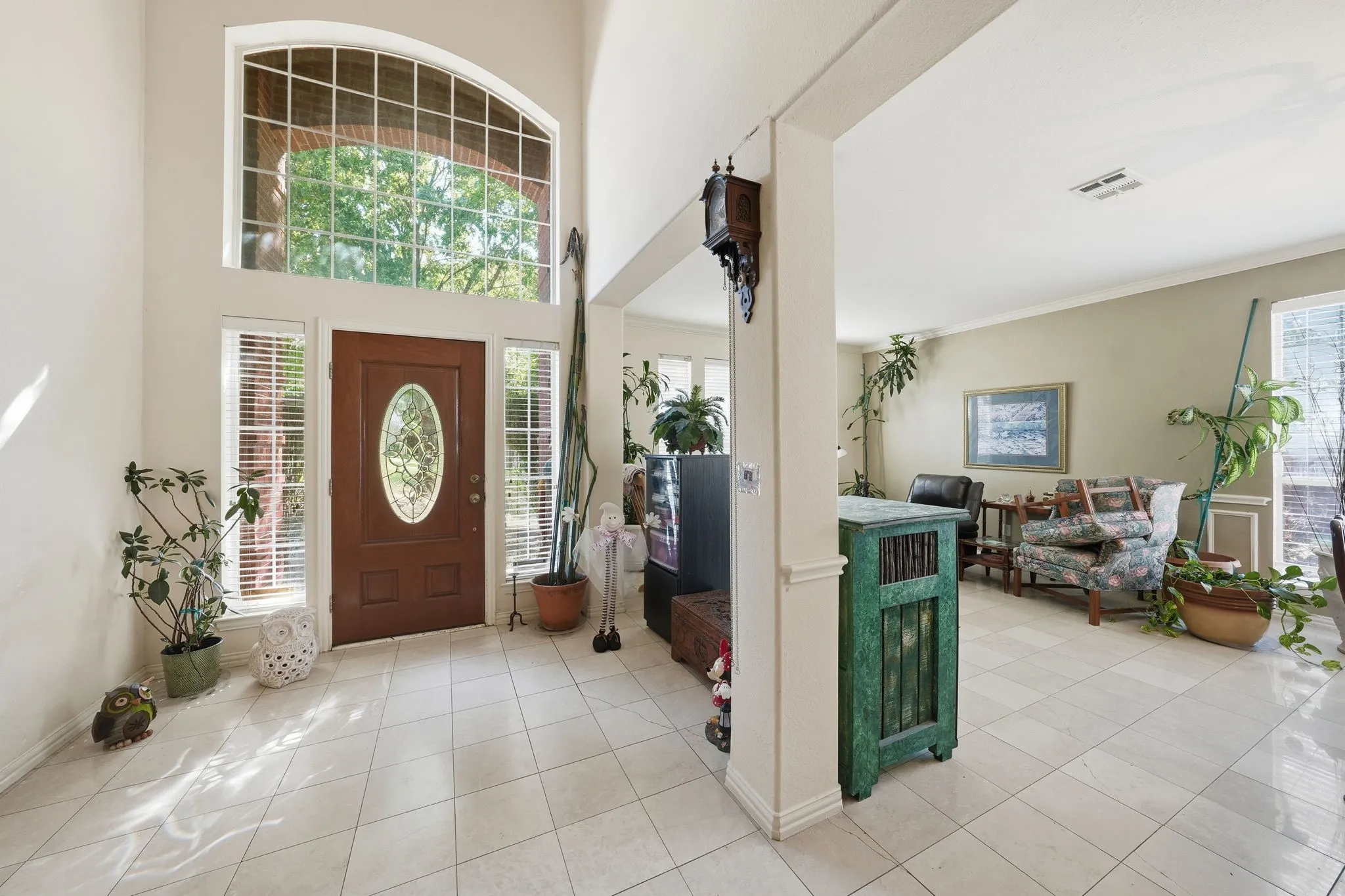 Single Family Residence For Sale in Tarrant County , 5010 Coventry Lane, Arlington, Texas 76017, 5 Bedrooms, 5 Bathrooms, 3 Garage spaces, 3,694 Sqft, built in 1999, Preowned, Price $473,900, mls#21092929, Real Estate Agent in Arlington, Homes For Sale in Tarrant county, Homes For Sale in Arlington, Realtor in Arlington Texas, Real Estate Brokerage Independent Realty Texas, Luminita Cordes Realtor