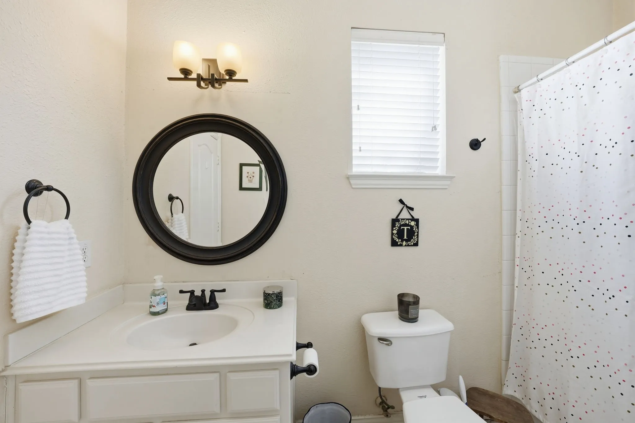 Single Family Residence For Sale in Tarrant County , 5010 Coventry Lane, Arlington, Texas 76017, 5 Bedrooms, 5 Bathrooms, 3 Garage spaces, 3,694 Sqft, built in 1999, Preowned, Price $473,900, mls#21092929, Real Estate Agent in Arlington, Homes For Sale in Tarrant county, Homes For Sale in Arlington, Realtor in Arlington Texas, Real Estate Brokerage Independent Realty Texas, Luminita Cordes Realtor