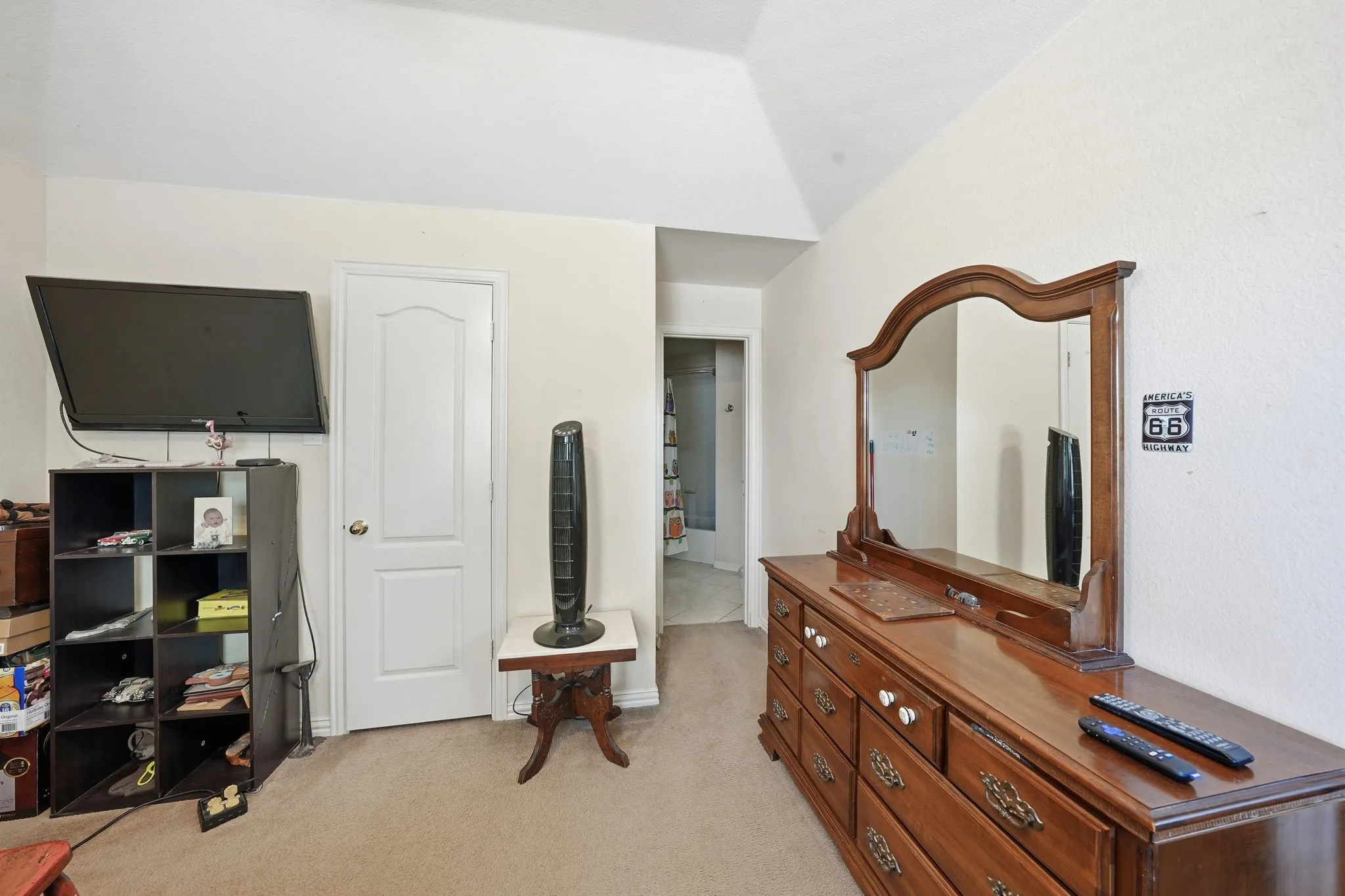 Single Family Residence For Sale in Tarrant County , 5010 Coventry Lane, Arlington, Texas 76017, 5 Bedrooms, 5 Bathrooms, 3 Garage spaces, 3,694 Sqft, built in 1999, Preowned, Price $473,900, mls#21092929, Real Estate Agent in Arlington, Homes For Sale in Tarrant county, Homes For Sale in Arlington, Realtor in Arlington Texas, Real Estate Brokerage Independent Realty Texas, Luminita Cordes Realtor
