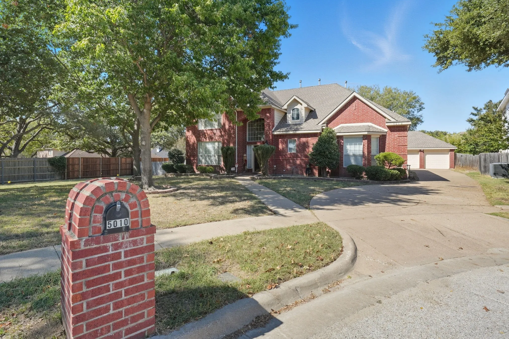 Single Family Residence For Sale in Tarrant County , 5010 Coventry Lane, Arlington, Texas 76017, 5 Bedrooms, 5 Bathrooms, 3 Garage spaces, 3,694 Sqft, built in 1999, Preowned, Price $473,900, mls#21092929, Real Estate Agent in Arlington, Homes For Sale in Tarrant county, Homes For Sale in Arlington, Realtor in Arlington Texas, Real Estate Brokerage Independent Realty Texas, Luminita Cordes Realtor