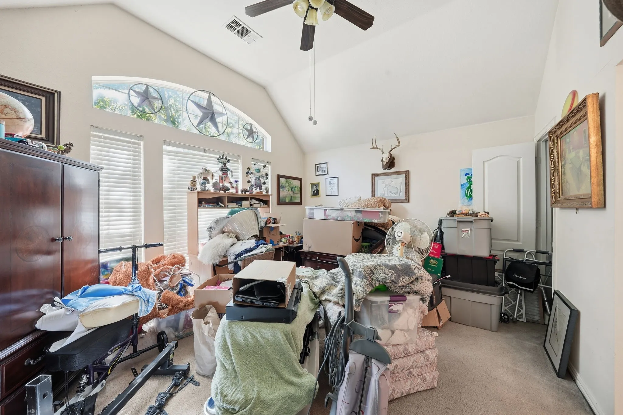 Single Family Residence For Sale in Tarrant County , 5010 Coventry Lane, Arlington, Texas 76017, 5 Bedrooms, 5 Bathrooms, 3 Garage spaces, 3,694 Sqft, built in 1999, Preowned, Price $473,900, mls#21092929, Real Estate Agent in Arlington, Homes For Sale in Tarrant county, Homes For Sale in Arlington, Realtor in Arlington Texas, Real Estate Brokerage Independent Realty Texas, Luminita Cordes Realtor