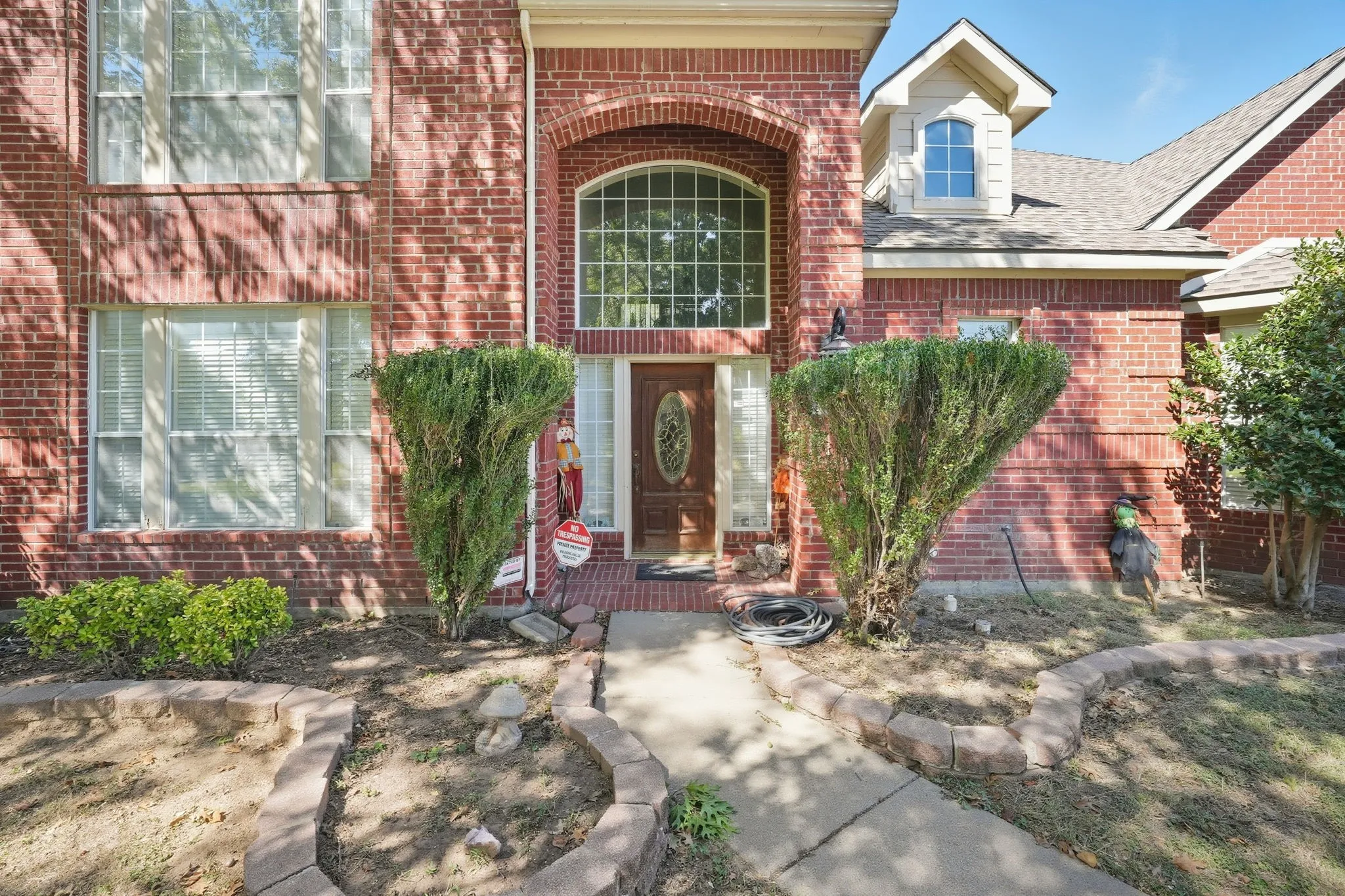 Single Family Residence For Sale in Tarrant County , 5010 Coventry Lane, Arlington, Texas 76017, 5 Bedrooms, 5 Bathrooms, 3 Garage spaces, 3,694 Sqft, built in 1999, Preowned, Price $473,900, mls#21092929, Real Estate Agent in Arlington, Homes For Sale in Tarrant county, Homes For Sale in Arlington, Realtor in Arlington Texas, Real Estate Brokerage Independent Realty Texas, Luminita Cordes Realtor