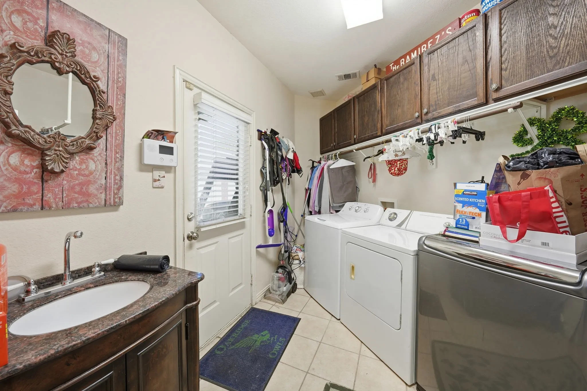 Single Family Residence For Sale in Tarrant County , 5010 Coventry Lane, Arlington, Texas 76017, 5 Bedrooms, 5 Bathrooms, 3 Garage spaces, 3,694 Sqft, built in 1999, Preowned, Price $473,900, mls#21092929, Real Estate Agent in Arlington, Homes For Sale in Tarrant county, Homes For Sale in Arlington, Realtor in Arlington Texas, Real Estate Brokerage Independent Realty Texas, Luminita Cordes Realtor