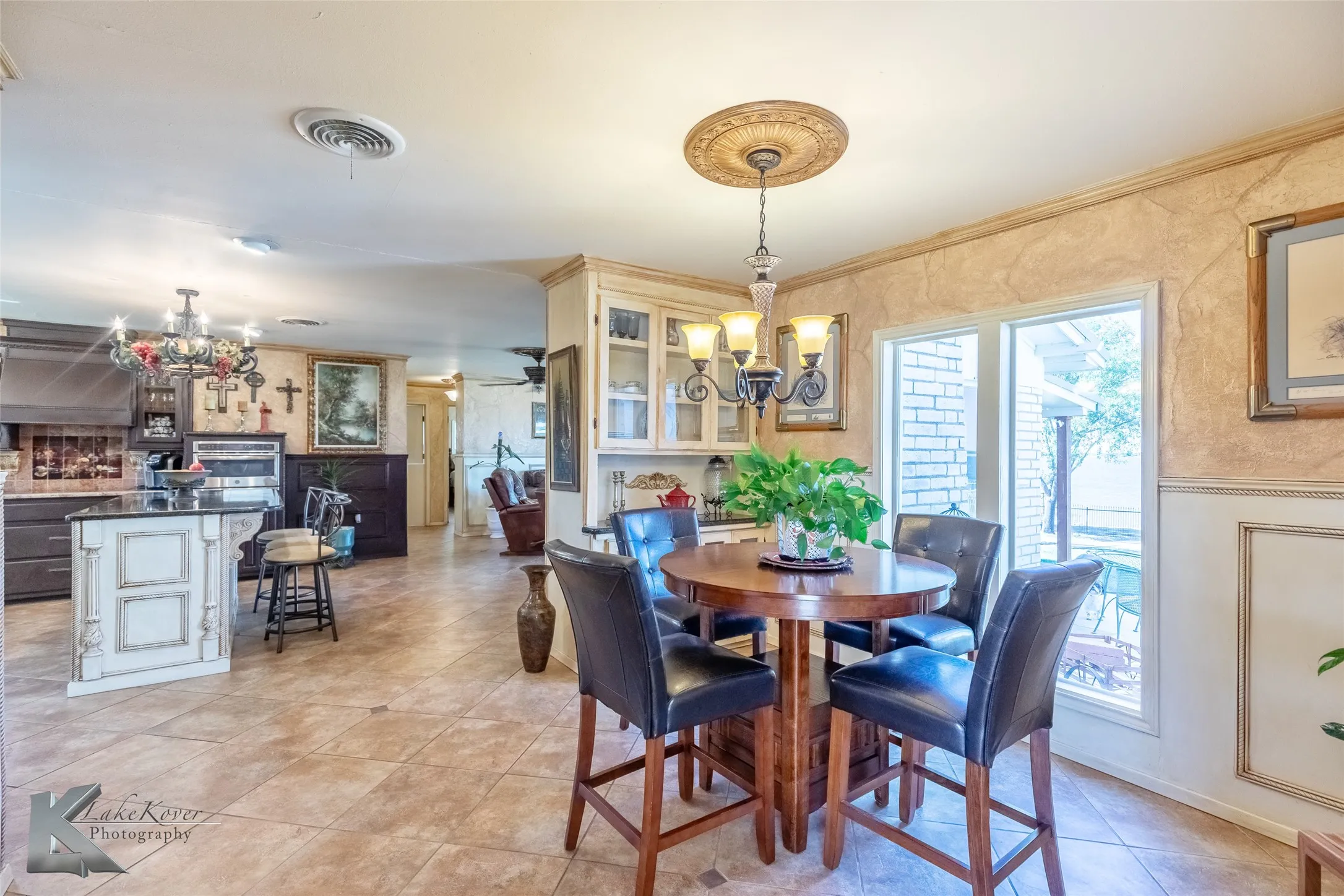 Dining room with a chandelier, light tile sculpted tile floors, and ornamental molding