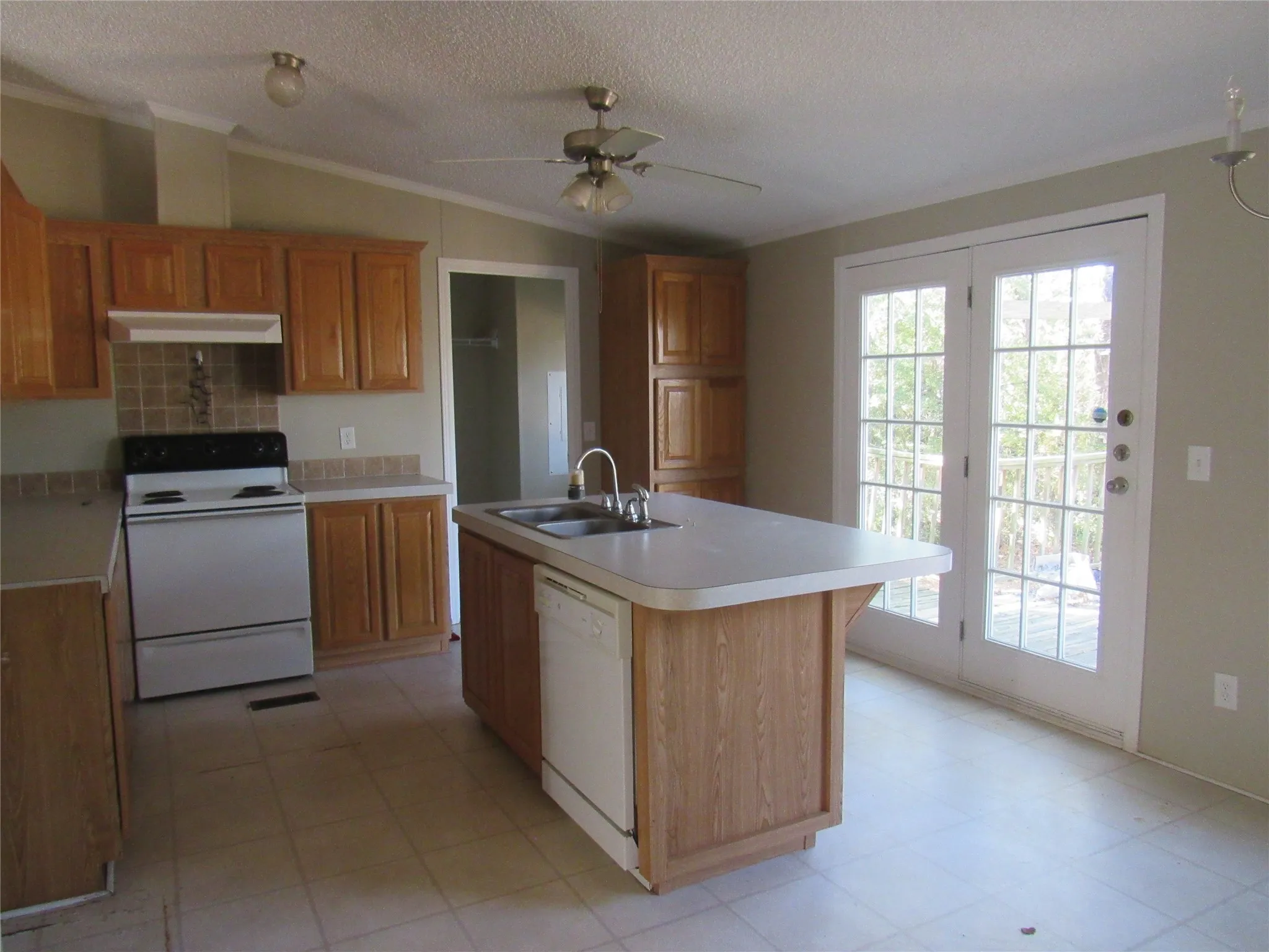 Manufactured Home For Sale in Grayson County , 40 Cleveland Avenue, Pottsboro, Texas 75076, 3 Bedroom, 2 Bathroom, Garage spaces, 1,344 Sqft, built in 2007, mls#21094130, Real Estate Agent in Pottsboro, Homes For Sale in Grayson county, Homes For Sale in Pottsboro, Realtor in Pottsboro Texas, Real Estate Brokerage Independent Realty Texas, Luminita Cordes Realtor