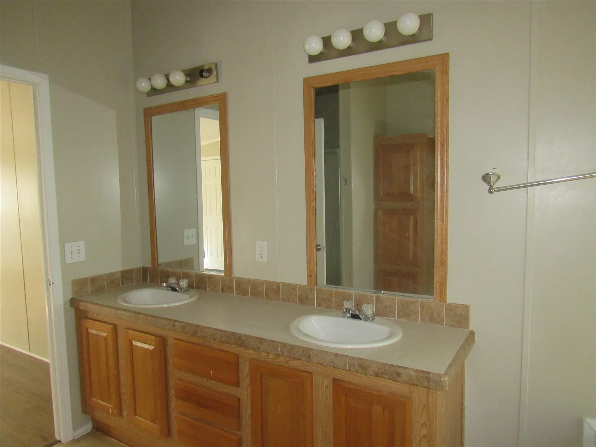 Manufactured Home For Sale in Grayson County , 40 Cleveland Avenue, Pottsboro, Texas 75076, 3 Bedroom, 2 Bathroom, Garage spaces, 1,344 Sqft, built in 2007, mls#21094130, Real Estate Agent in Pottsboro, Homes For Sale in Grayson county, Homes For Sale in Pottsboro, Realtor in Pottsboro Texas, Real Estate Brokerage Independent Realty Texas, Luminita Cordes Realtor